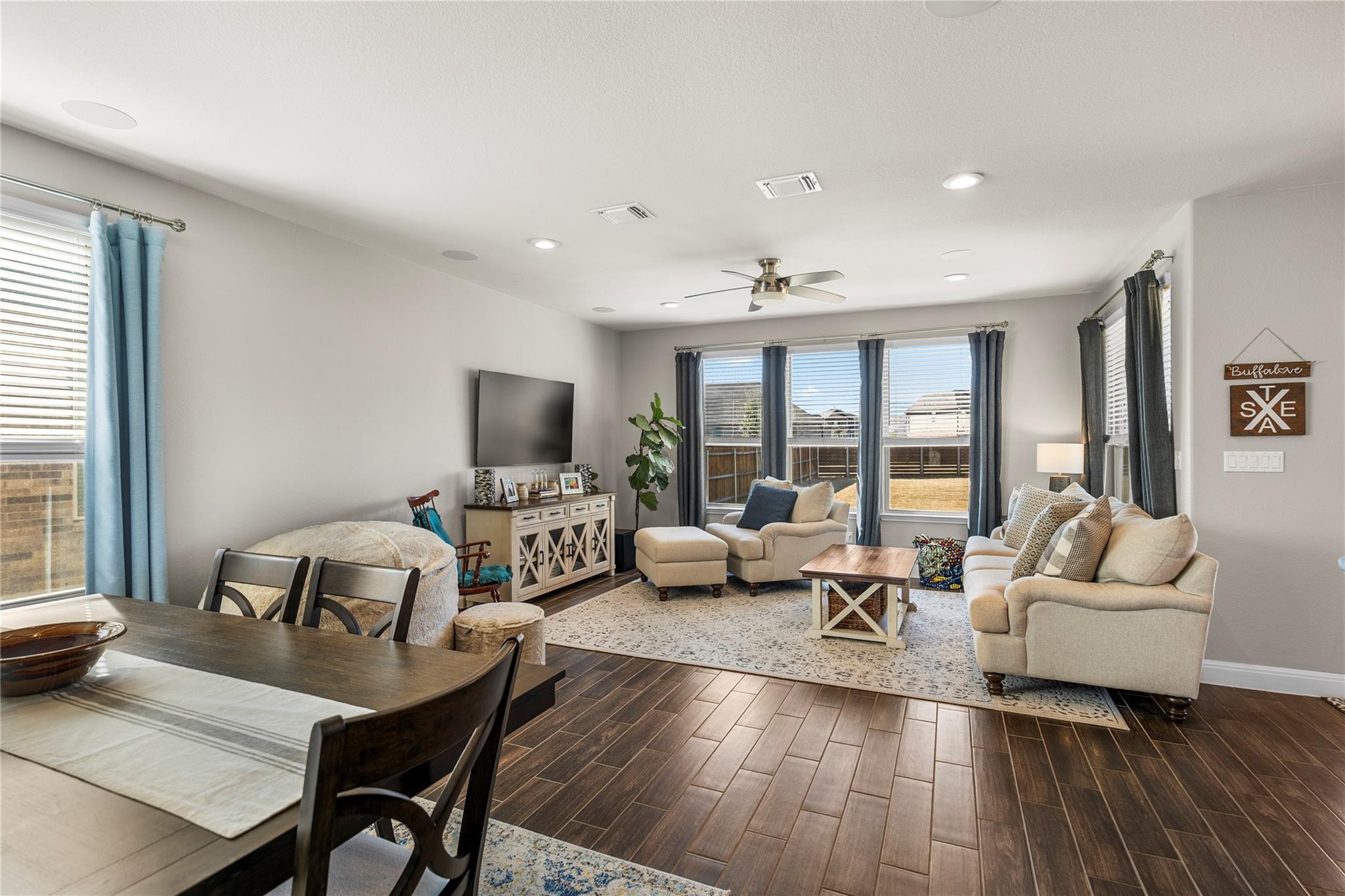 207 Duroc Dr, Hutto, TX 78634