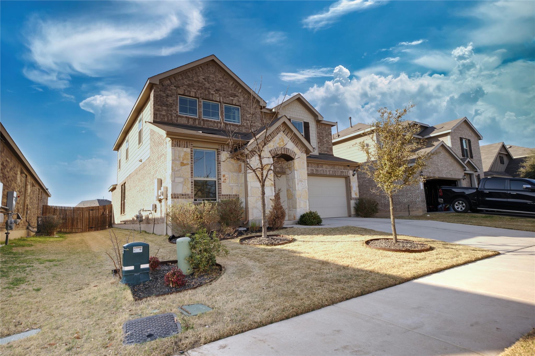 207 Duroc Dr, Hutto, TX 78634