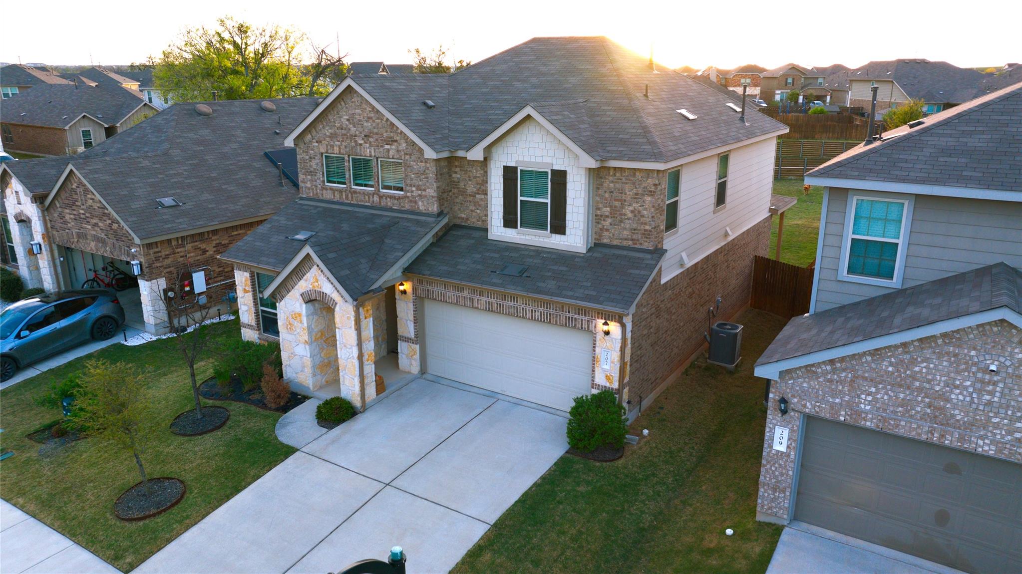 207 Duroc Dr, Hutto, TX 78634