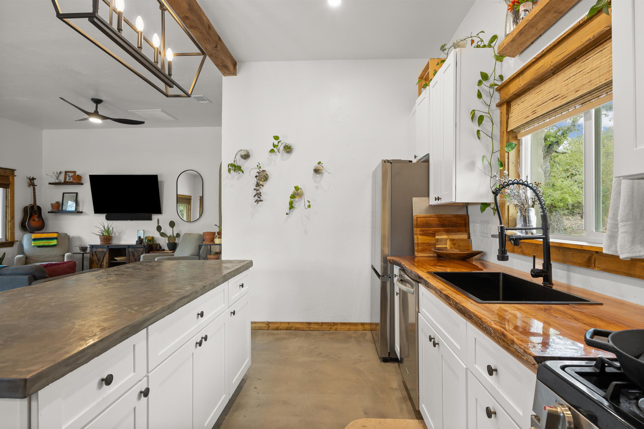 107 S Rainbow Ranch Rd, Wimberley, TX 78676