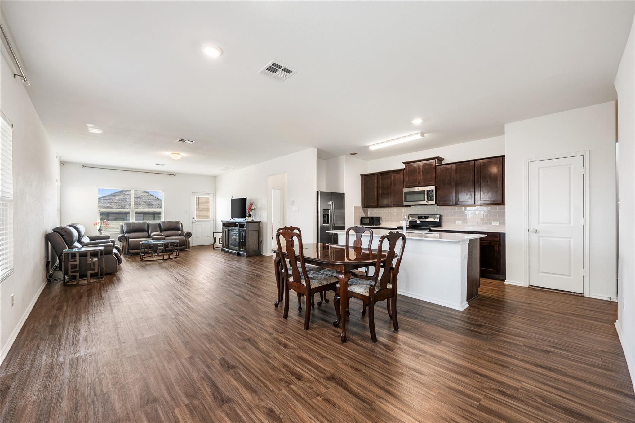 132 Joe Kidd Ln, Jarrell, TX 76537