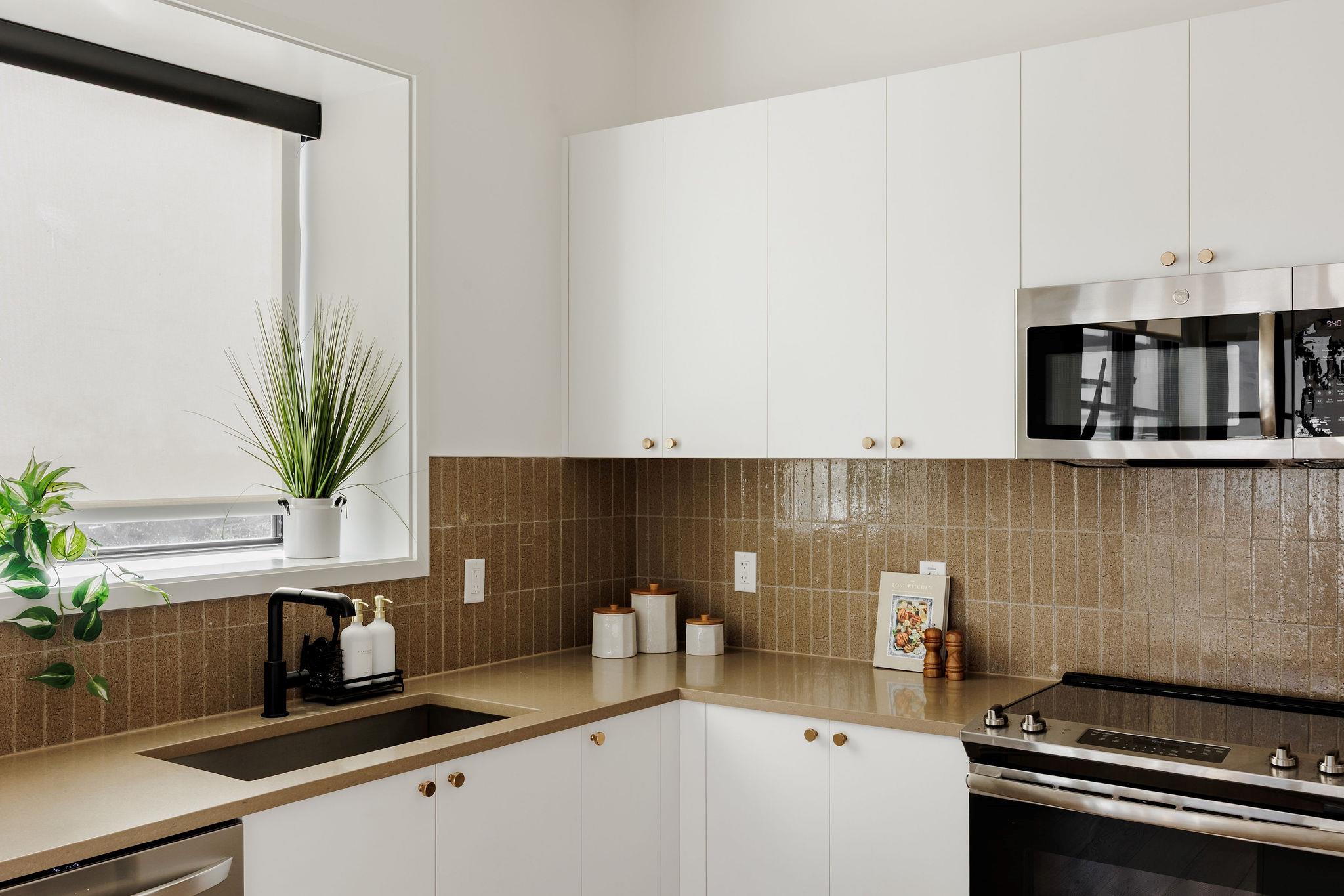 800 Embassy Dr # 408, Austin, TX 78702