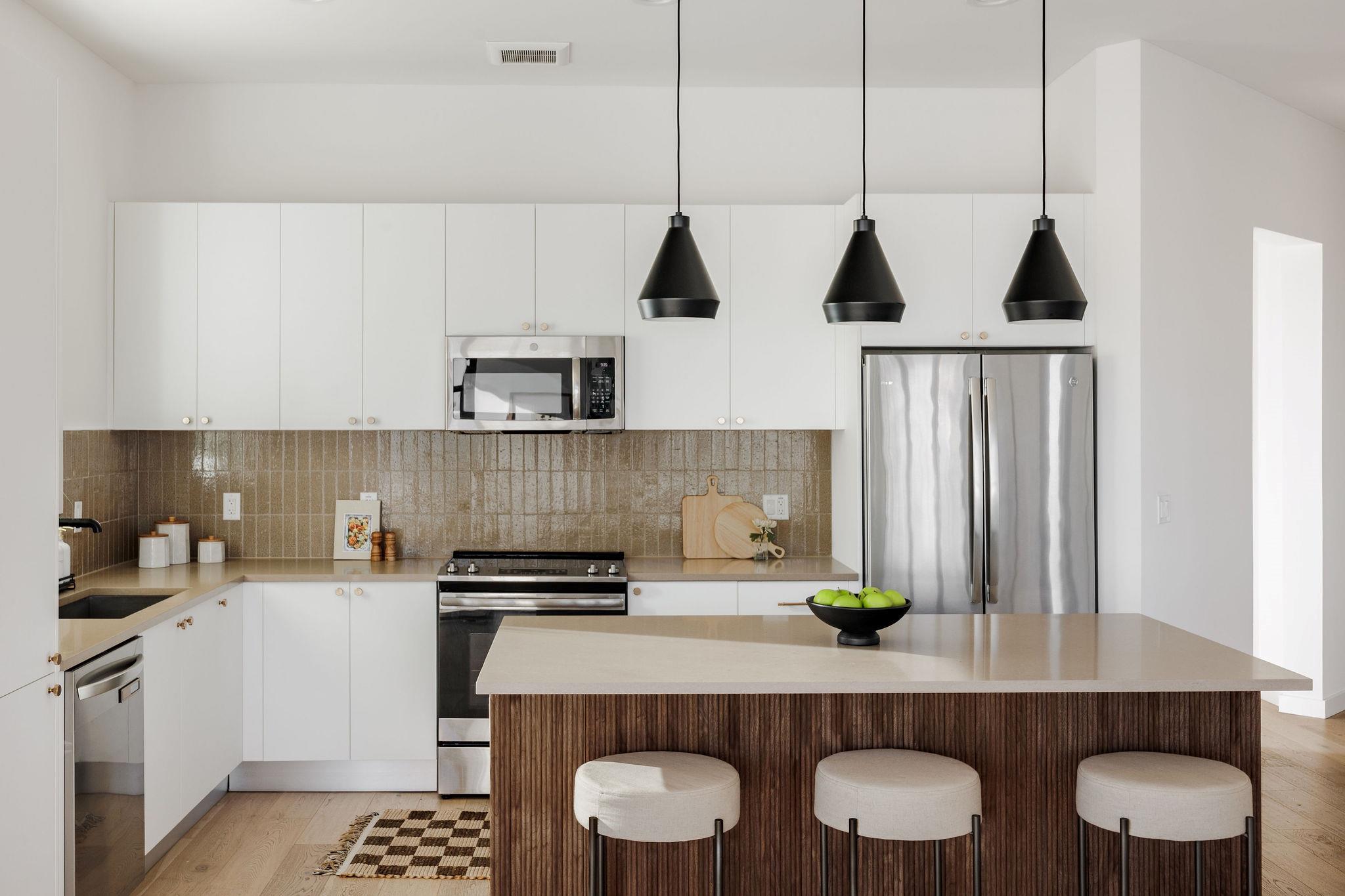 800 Embassy Dr # 408, Austin, TX 78702