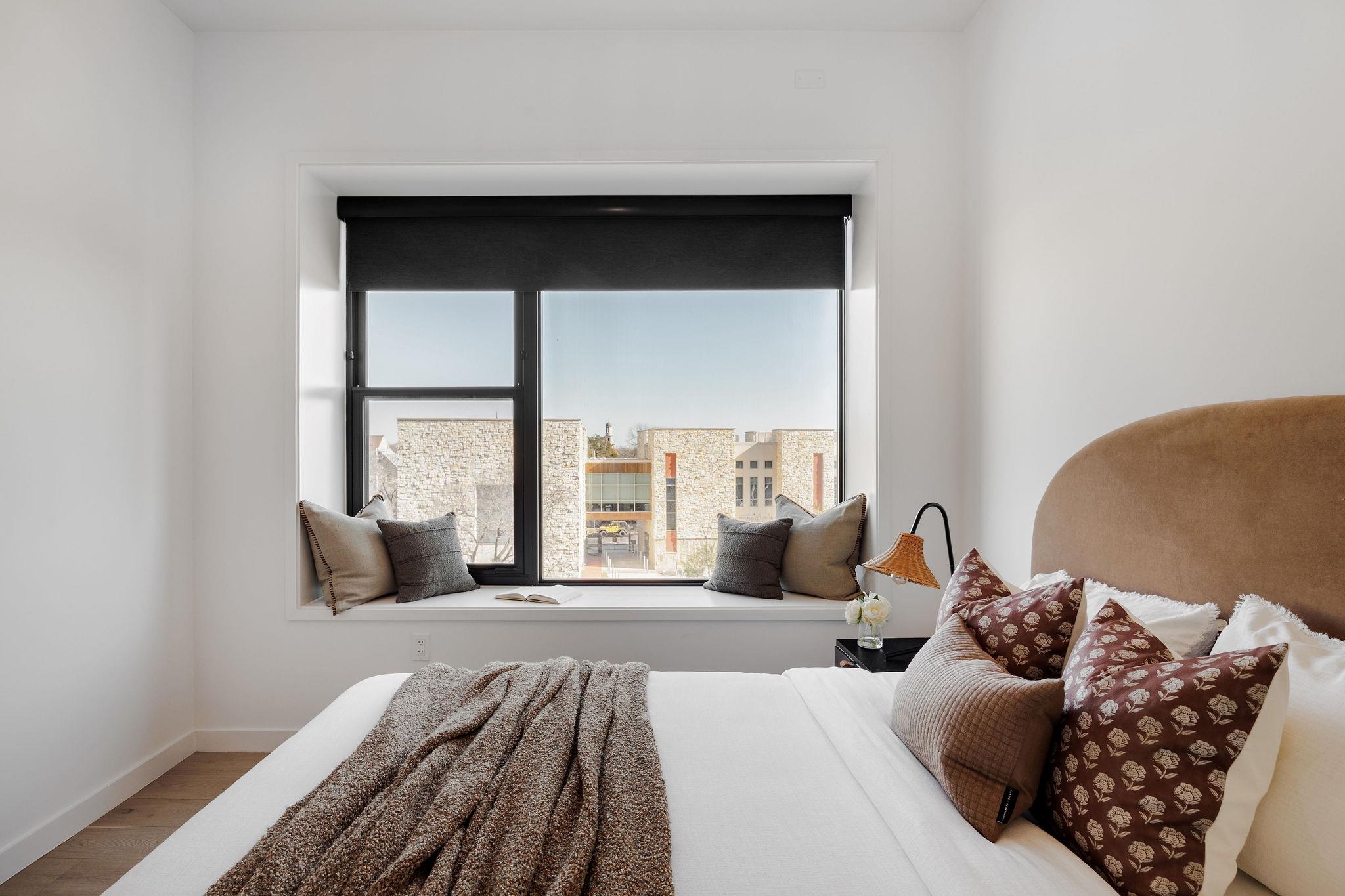 800 Embassy Dr # 408, Austin, TX 78702