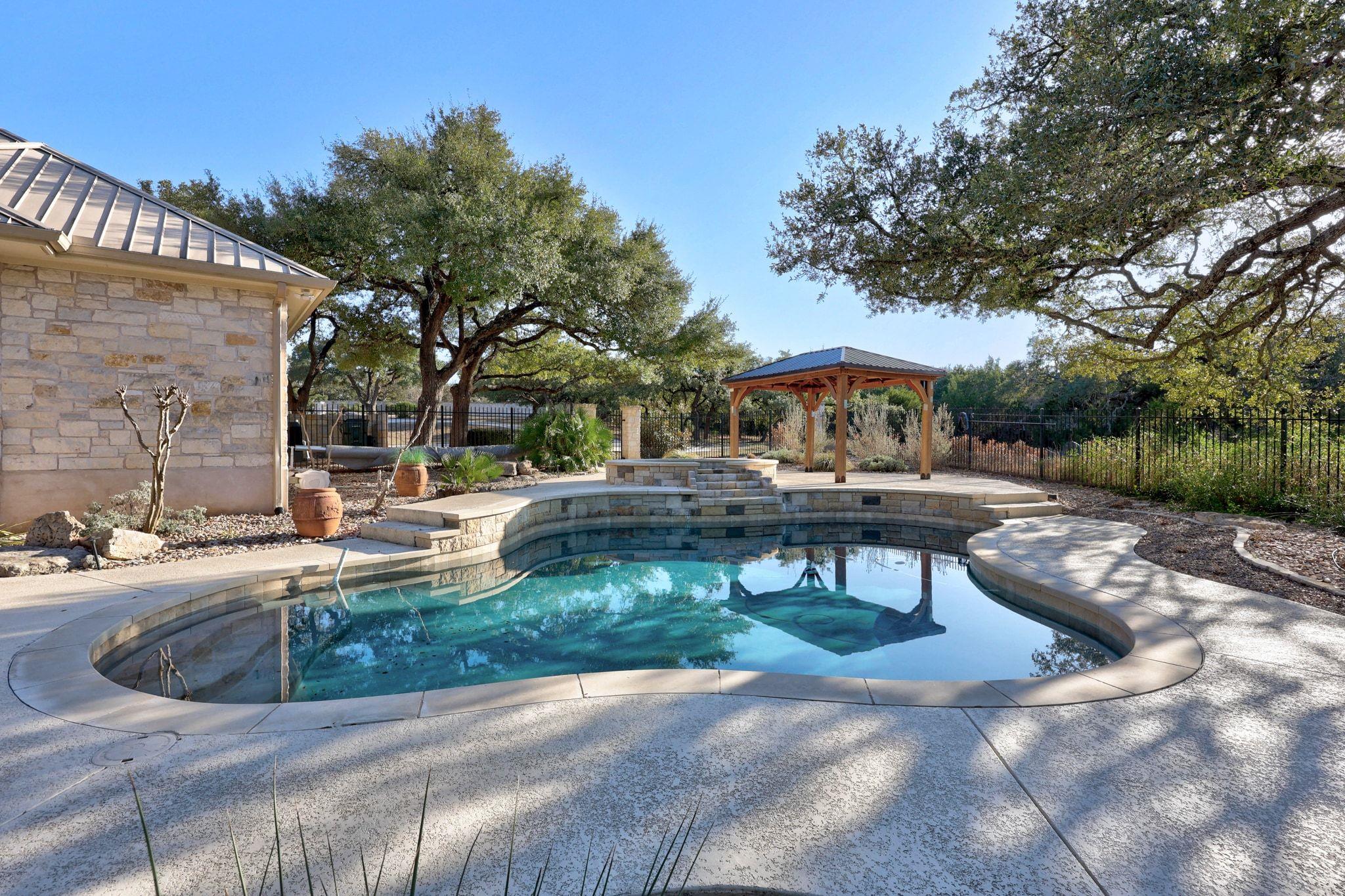 290 Trail Master Cir, Driftwood, TX 78619