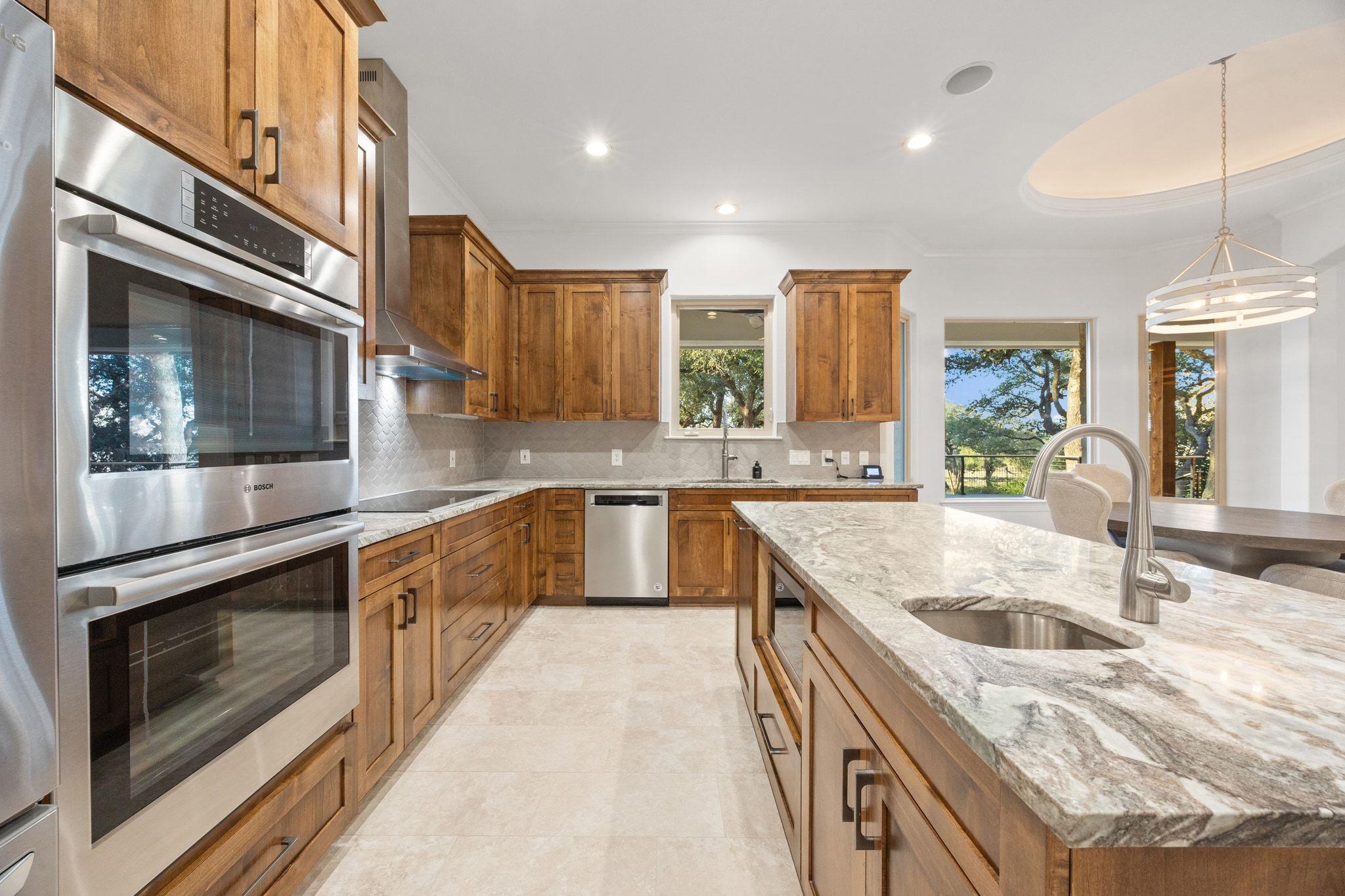 290 Trail Master Cir, Driftwood, TX 78619