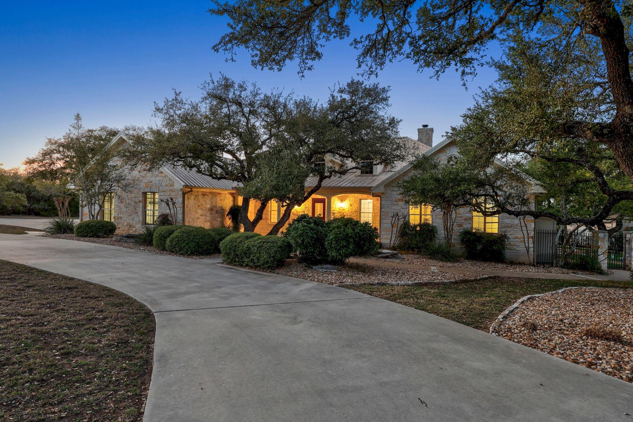 290 Trail Master Cir, Driftwood, TX 78619