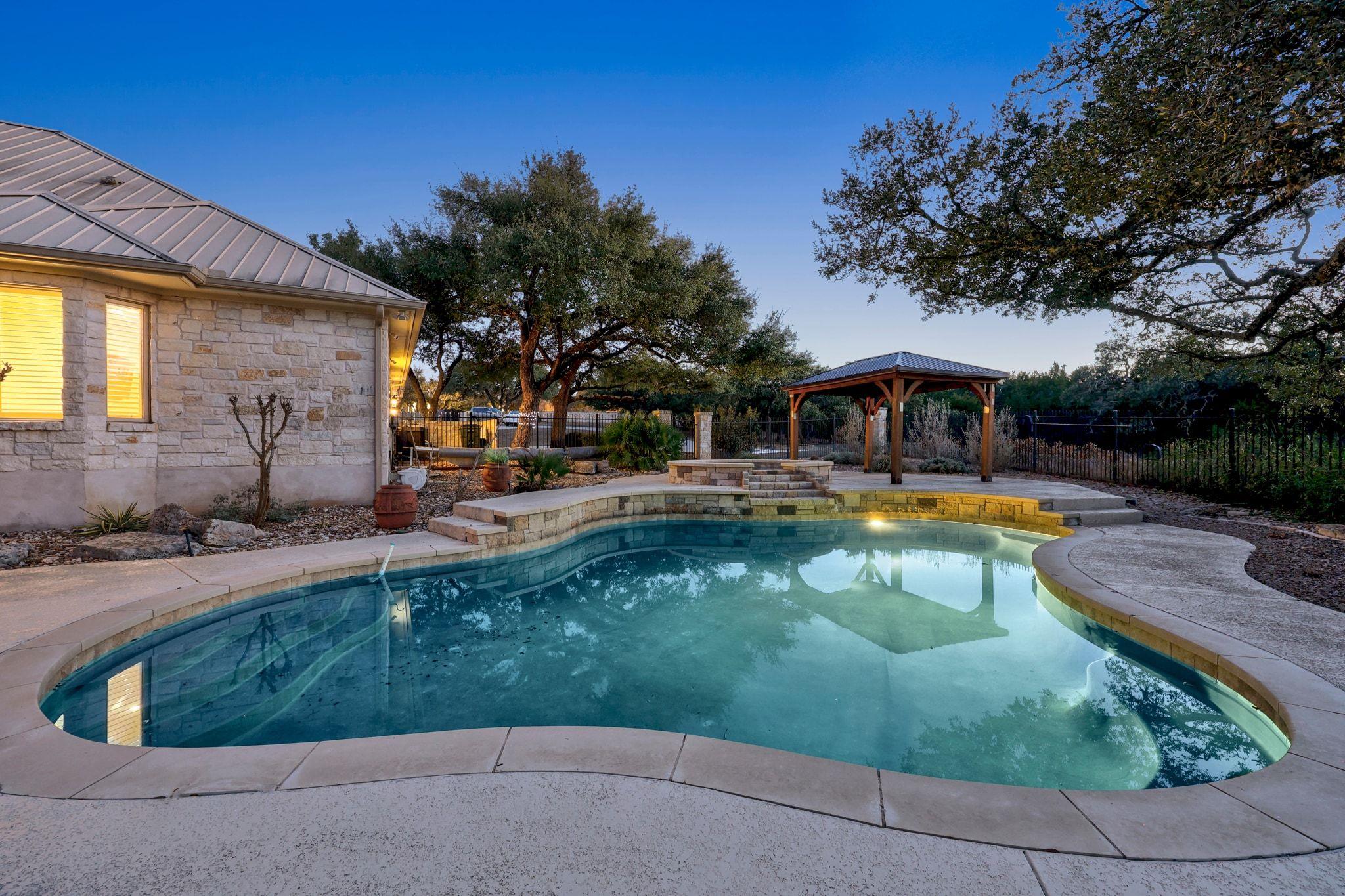 290 Trail Master Cir, Driftwood, TX 78619