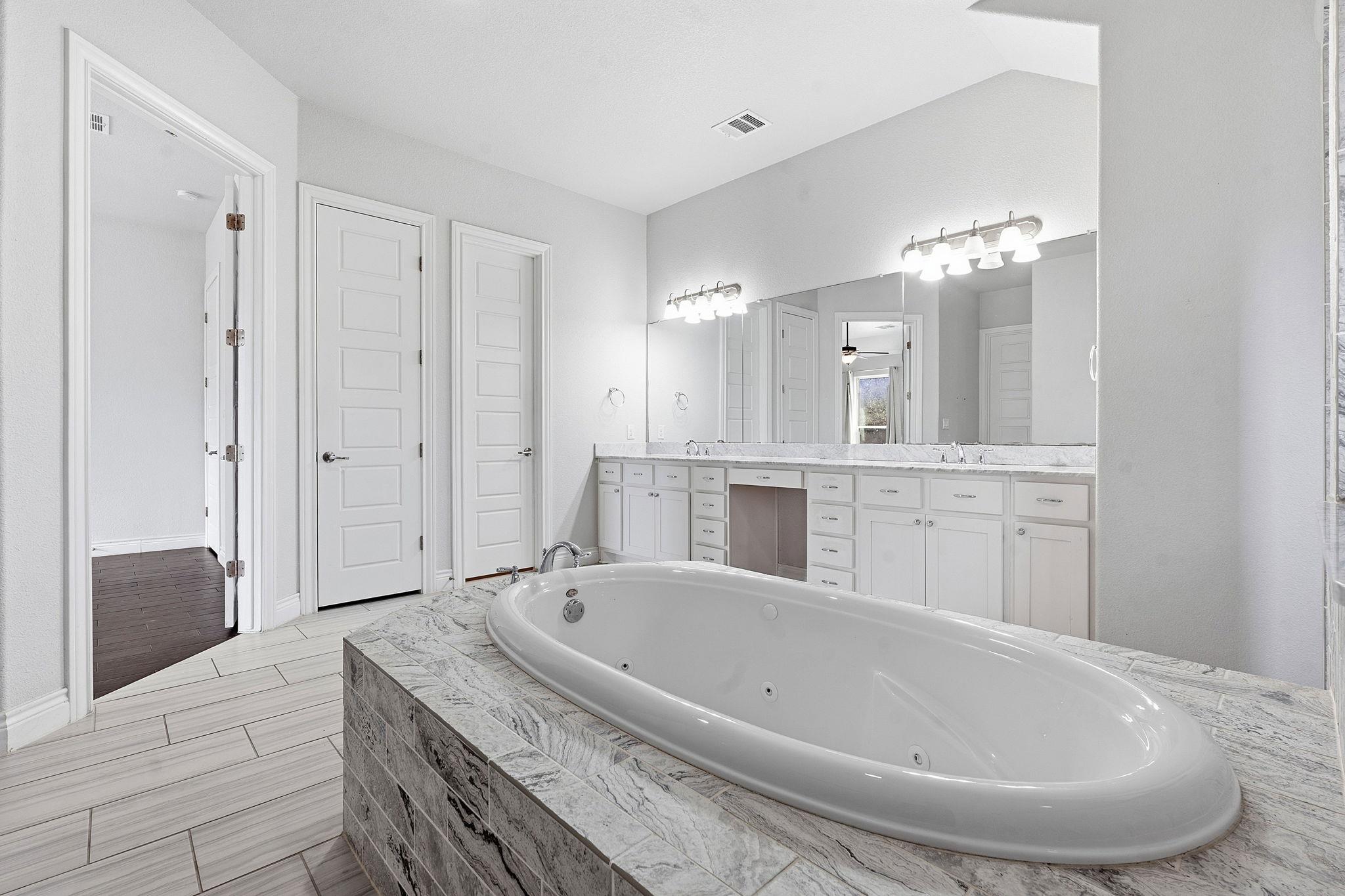 468 Lloyd Ln, Dripping Springs, TX 78620