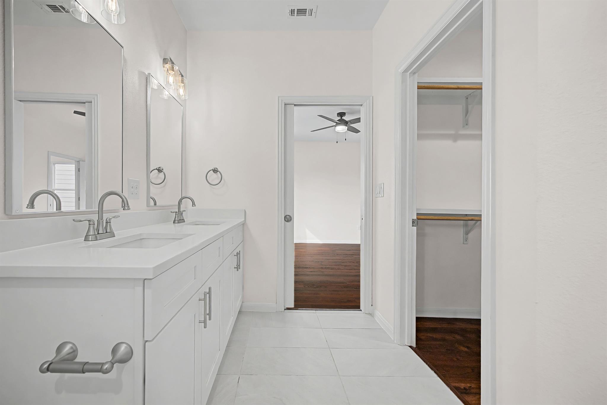 803 4th St, Lockhart, TX 78644