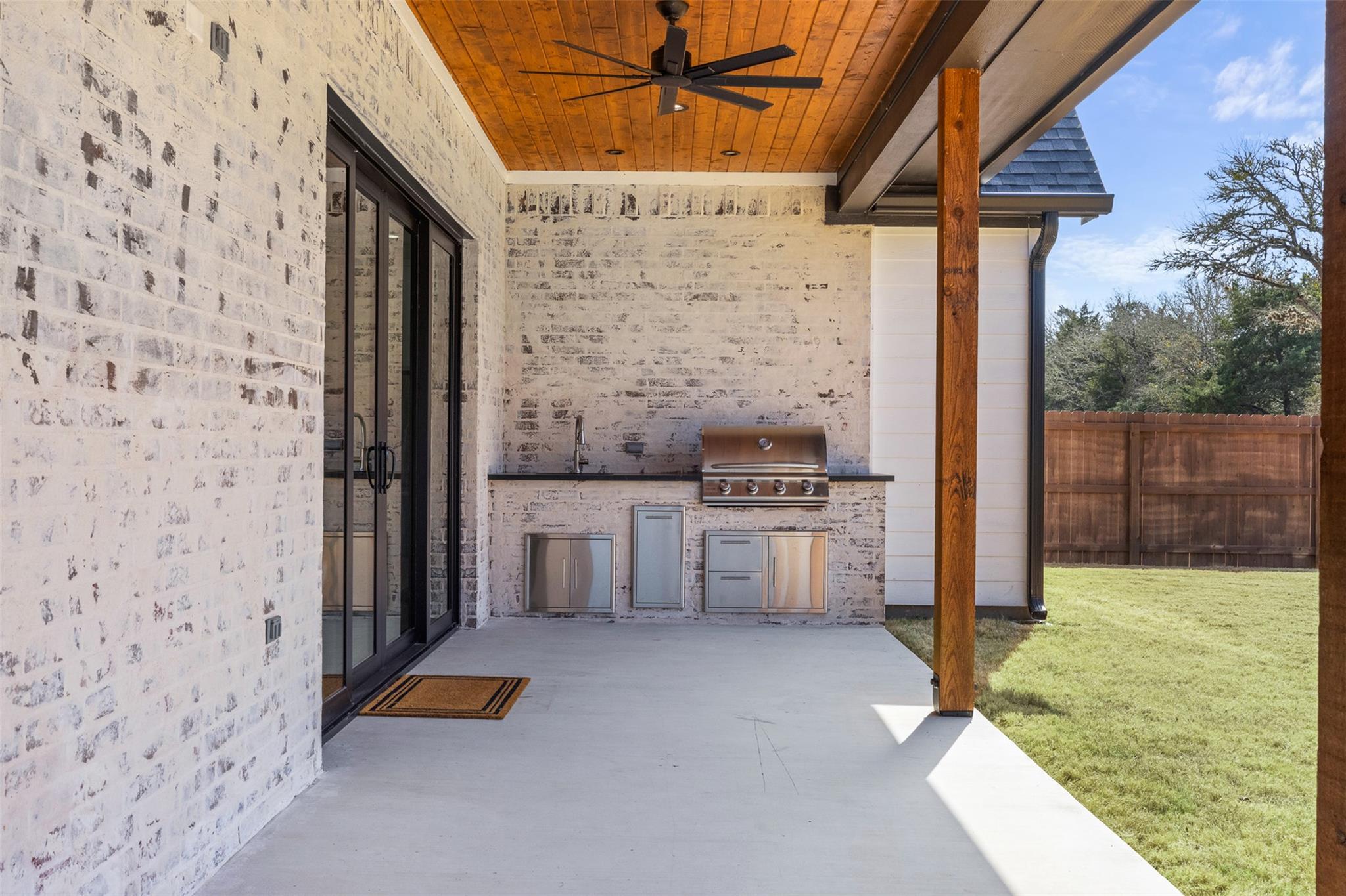 745 Lake Day Dr, Somerville, TX 77879