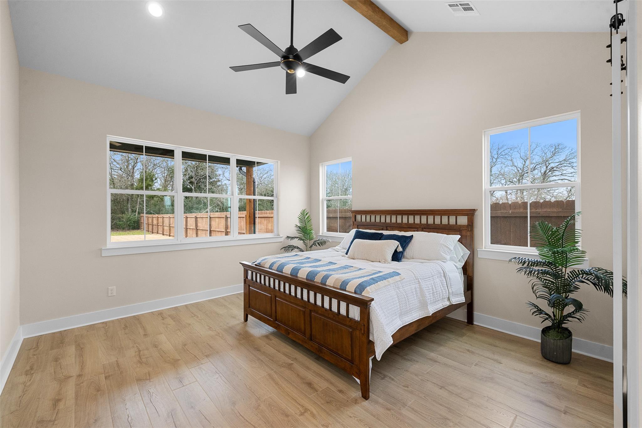 745 Lake Day Dr, Somerville, TX 77879