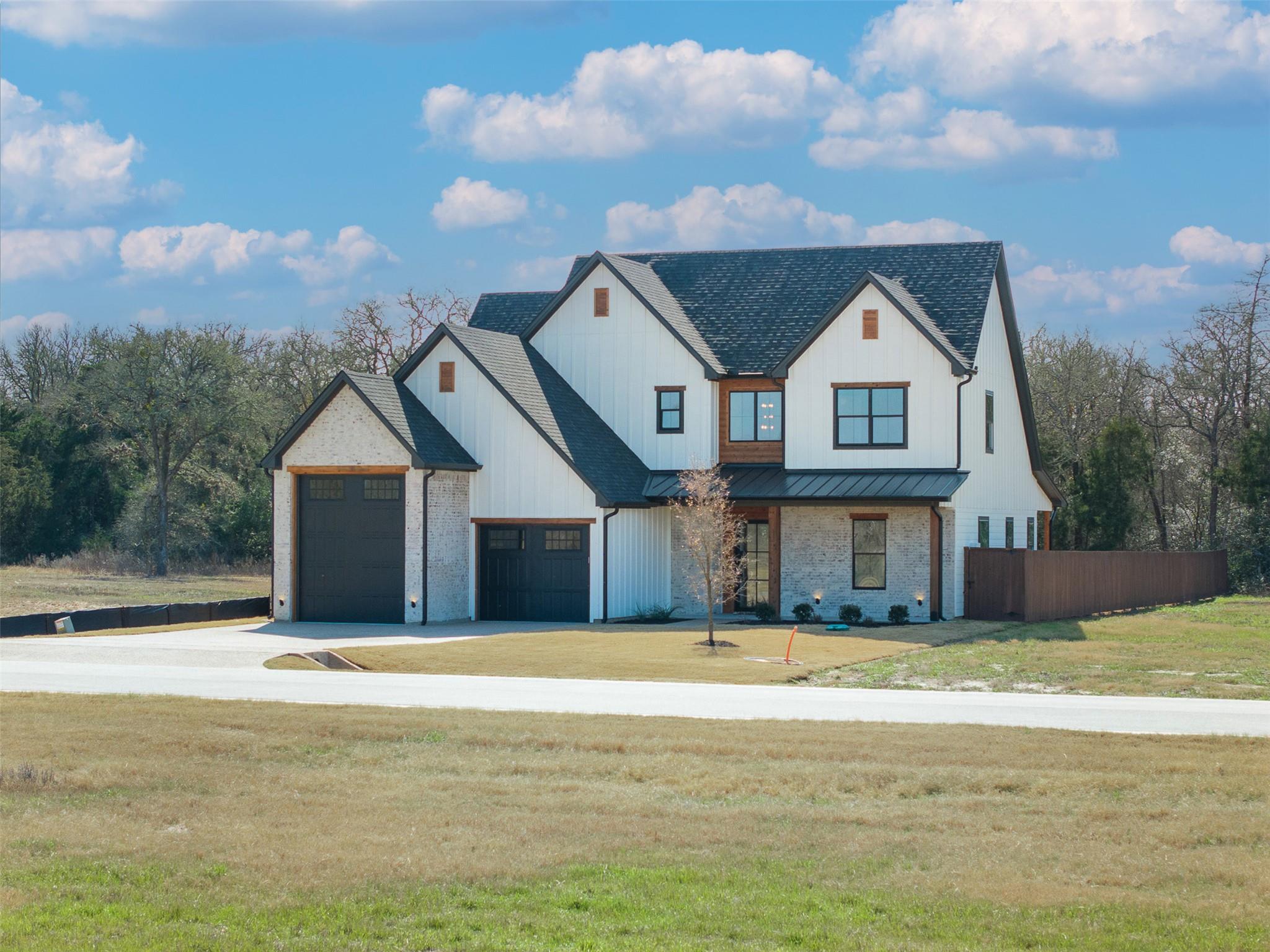 745 Lake Day Dr, Somerville, TX 77879