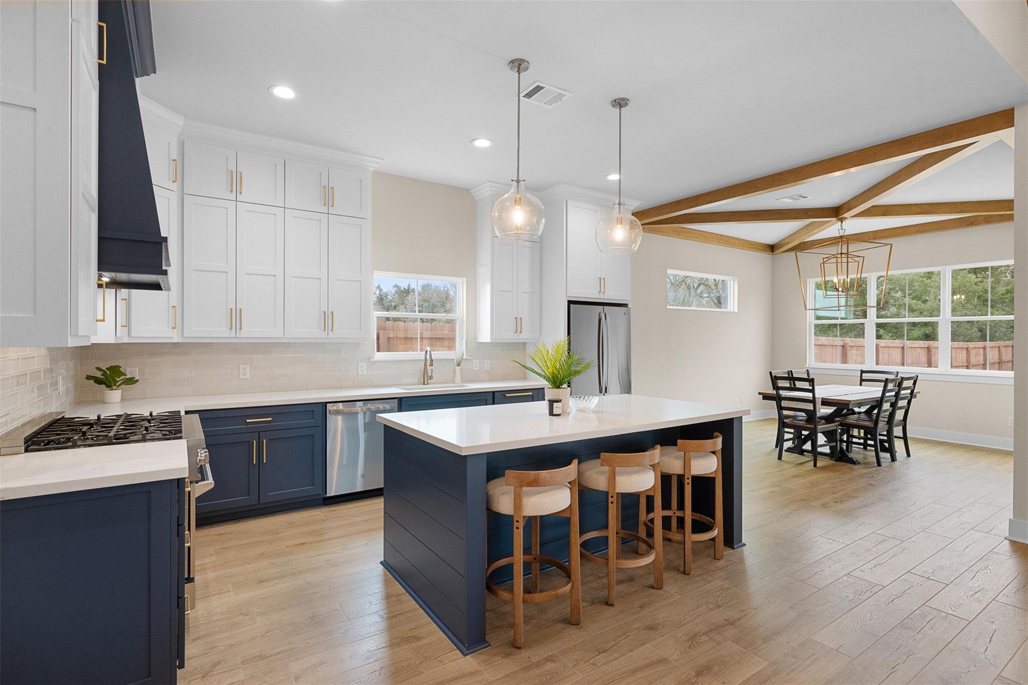 745 Lake Day Dr, Somerville, TX 77879