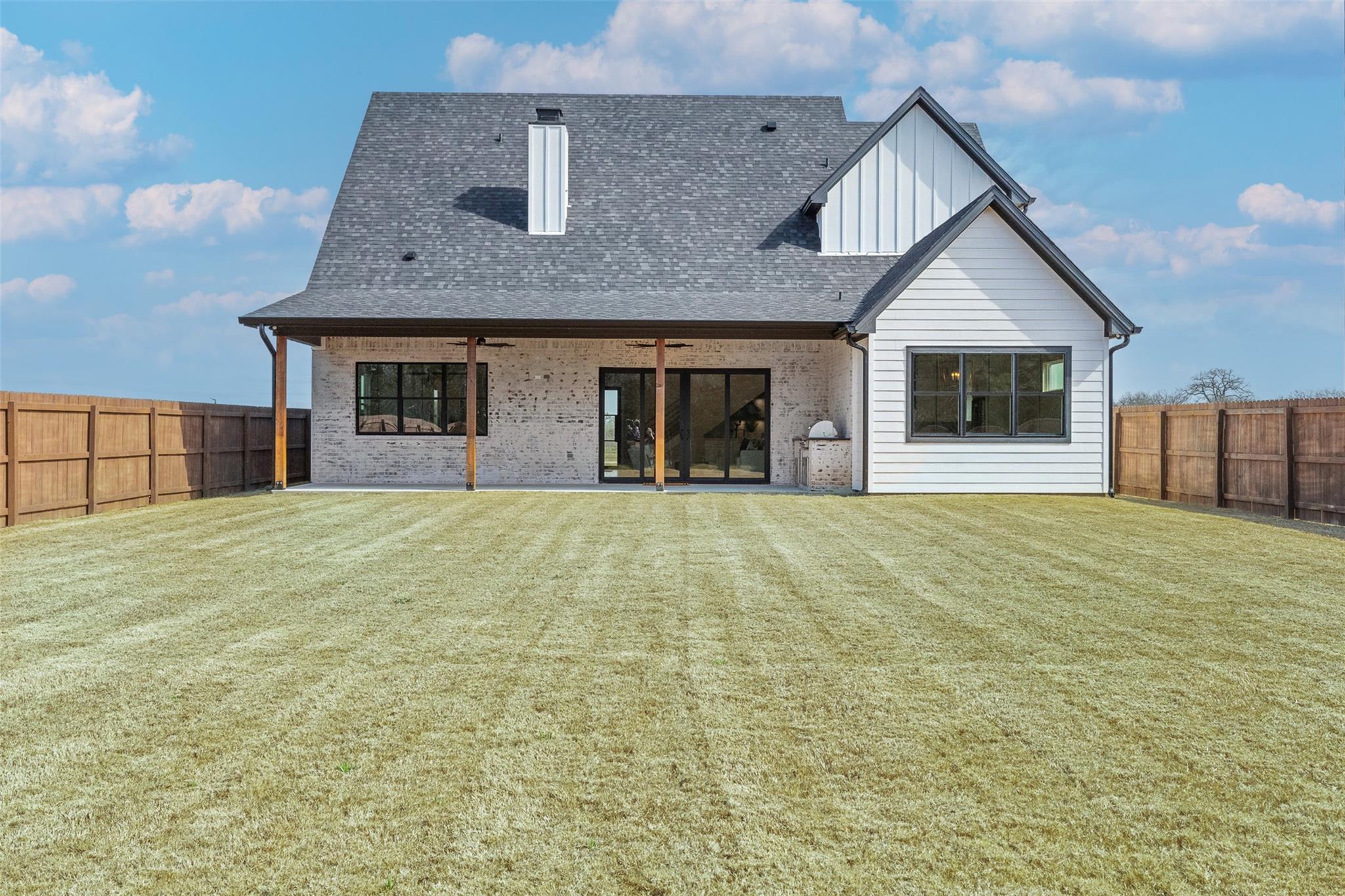 745 Lake Day Dr, Somerville, TX 77879