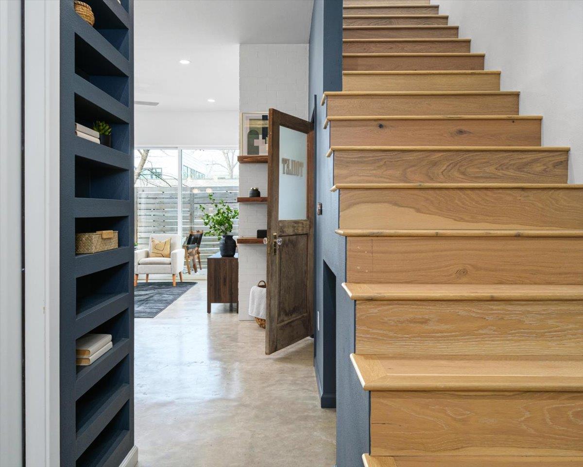 924 Cardinal Ln, Austin, TX 78704