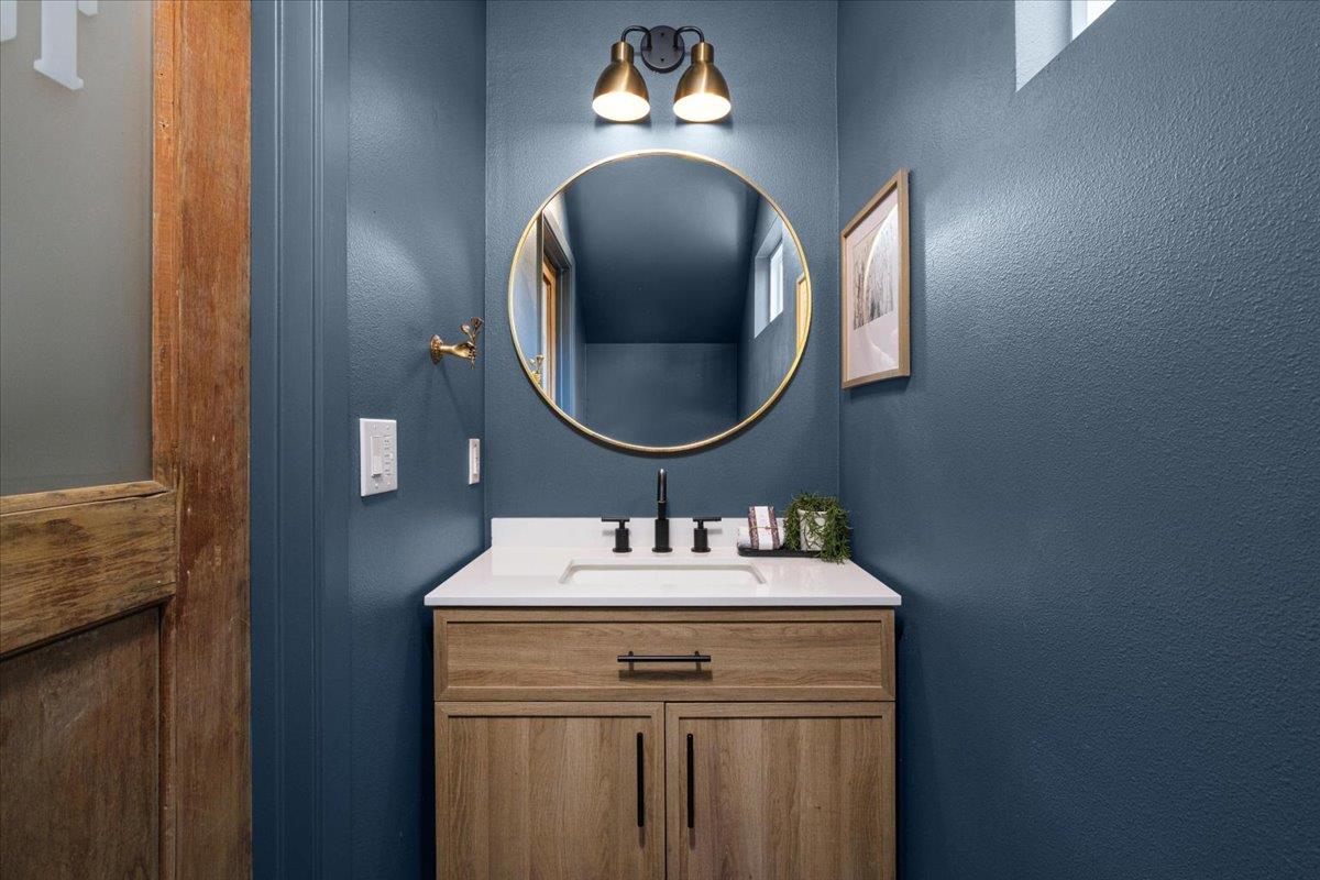 924 Cardinal Ln, Austin, TX 78704