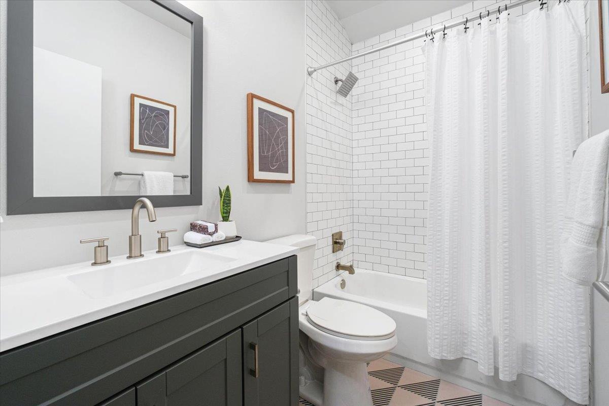 924 Cardinal Ln, Austin, TX 78704