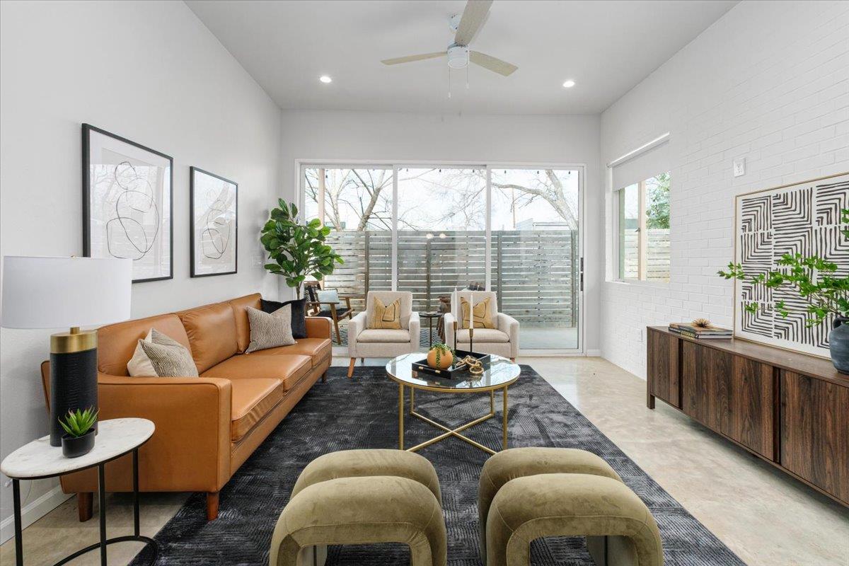 924 Cardinal Ln, Austin, TX 78704