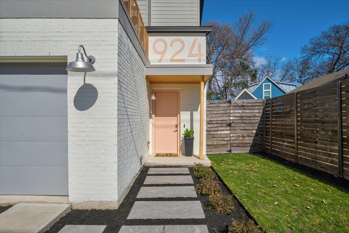 924 Cardinal Ln, Austin, TX 78704