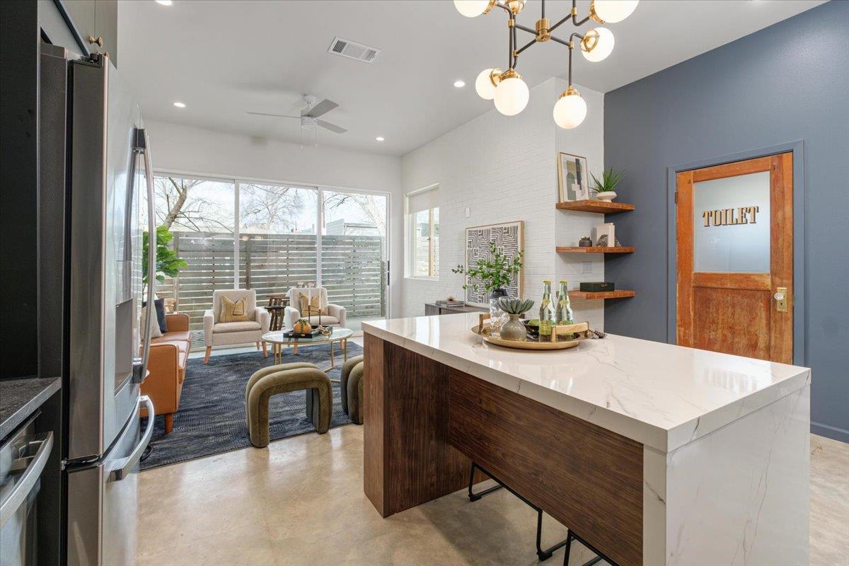 924 Cardinal Ln, Austin, TX 78704