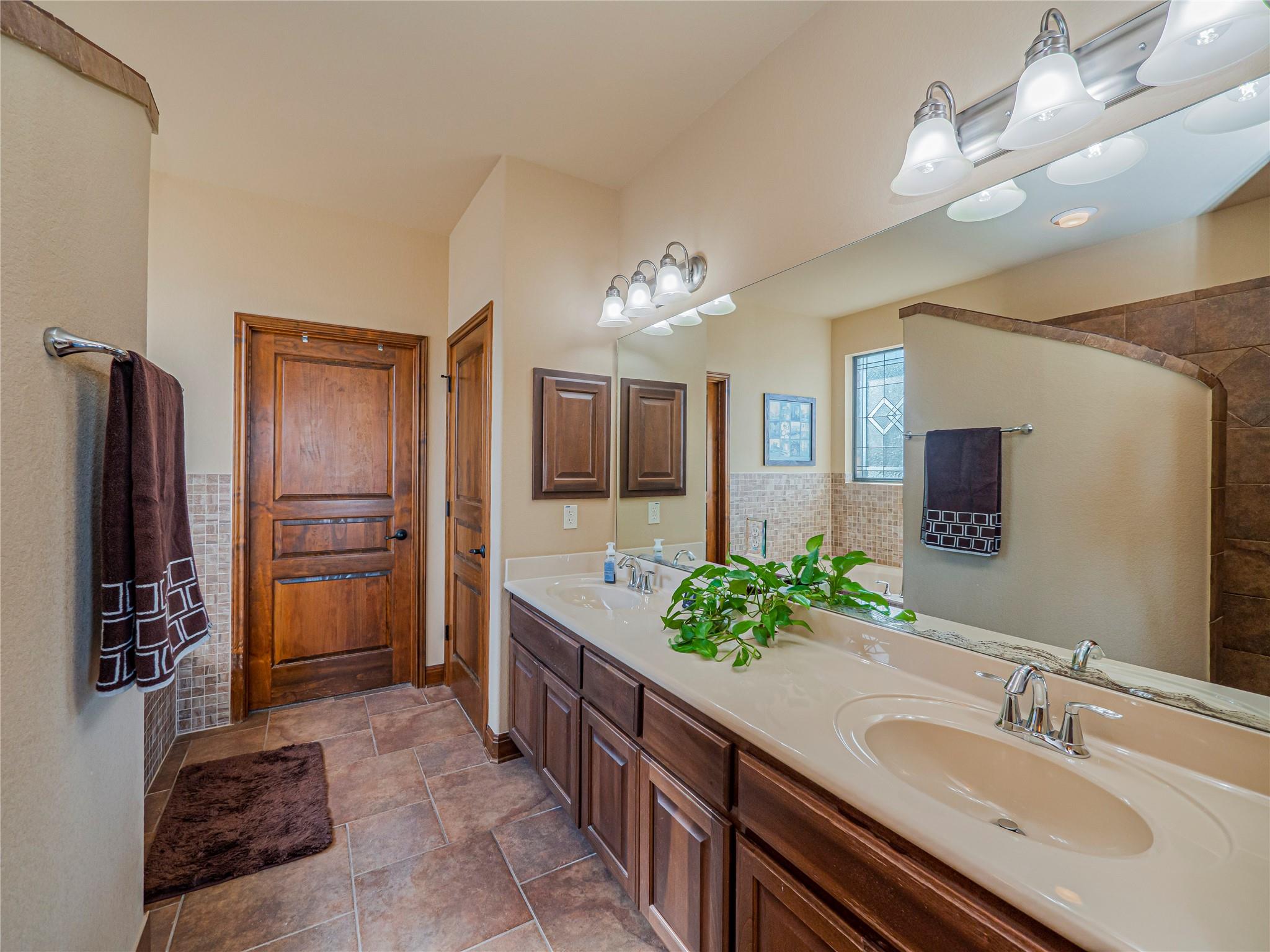 21012 North Ridge St, Lago Vista, TX 78645