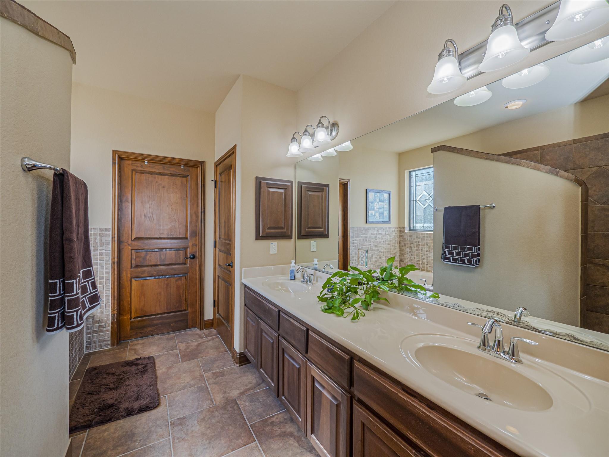 21012 North Ridge St, Lago Vista, TX 78645