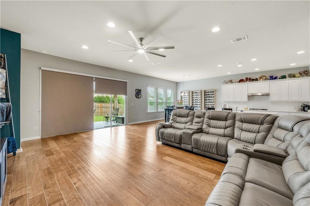 305 Wagon Spoke Way, Liberty Hill, TX 78642