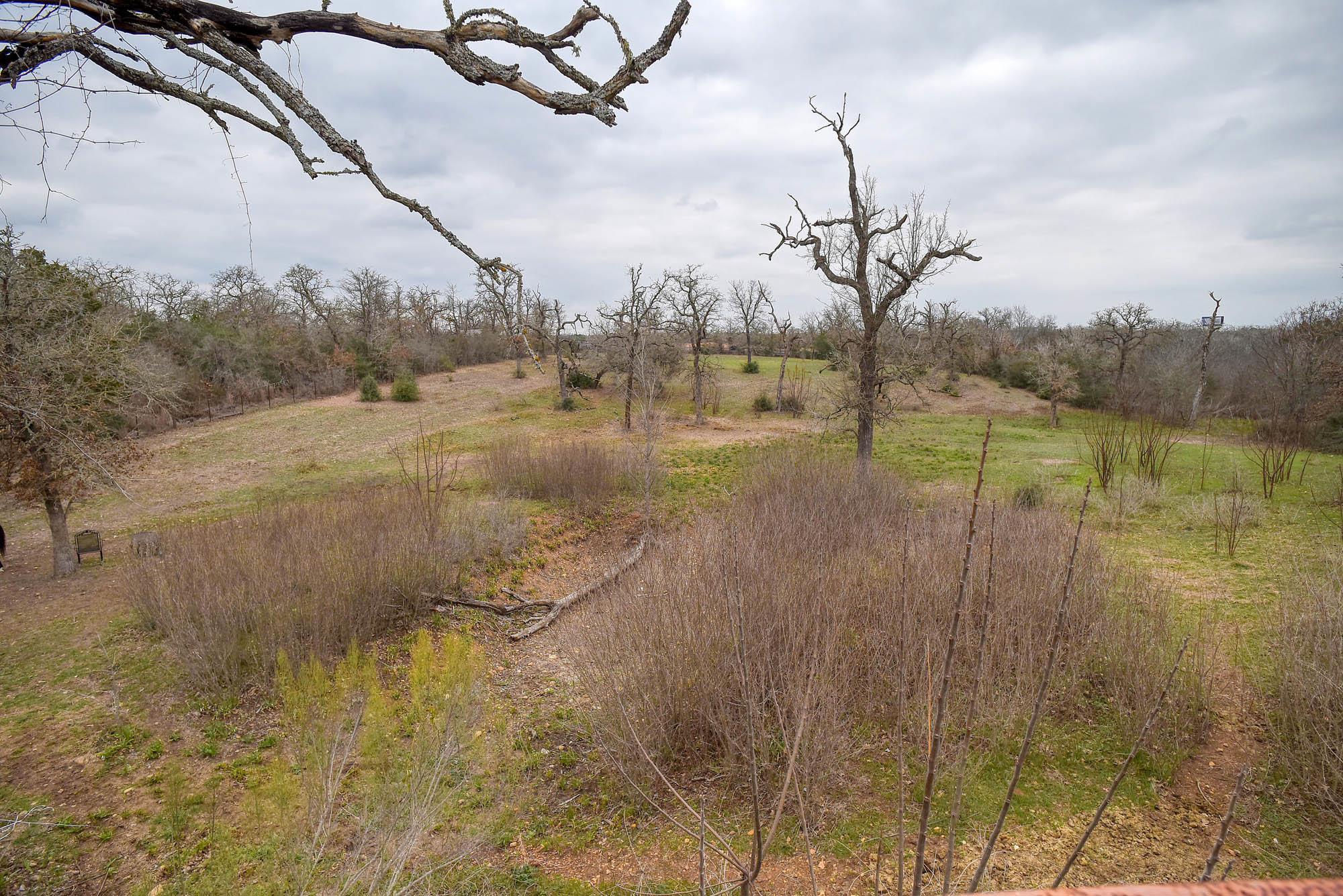 537 Leisure Ln, Cedar Creek, TX 78612