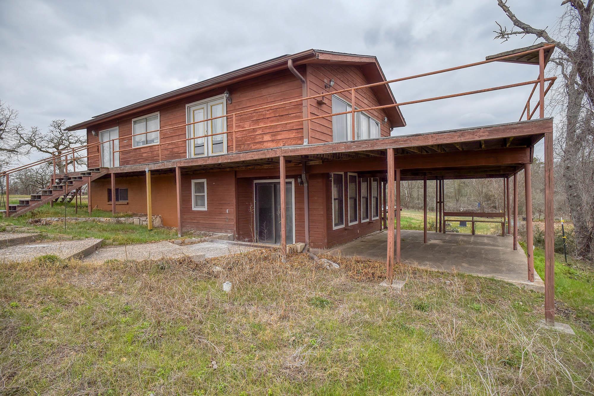 537 Leisure Ln, Cedar Creek, TX 78612