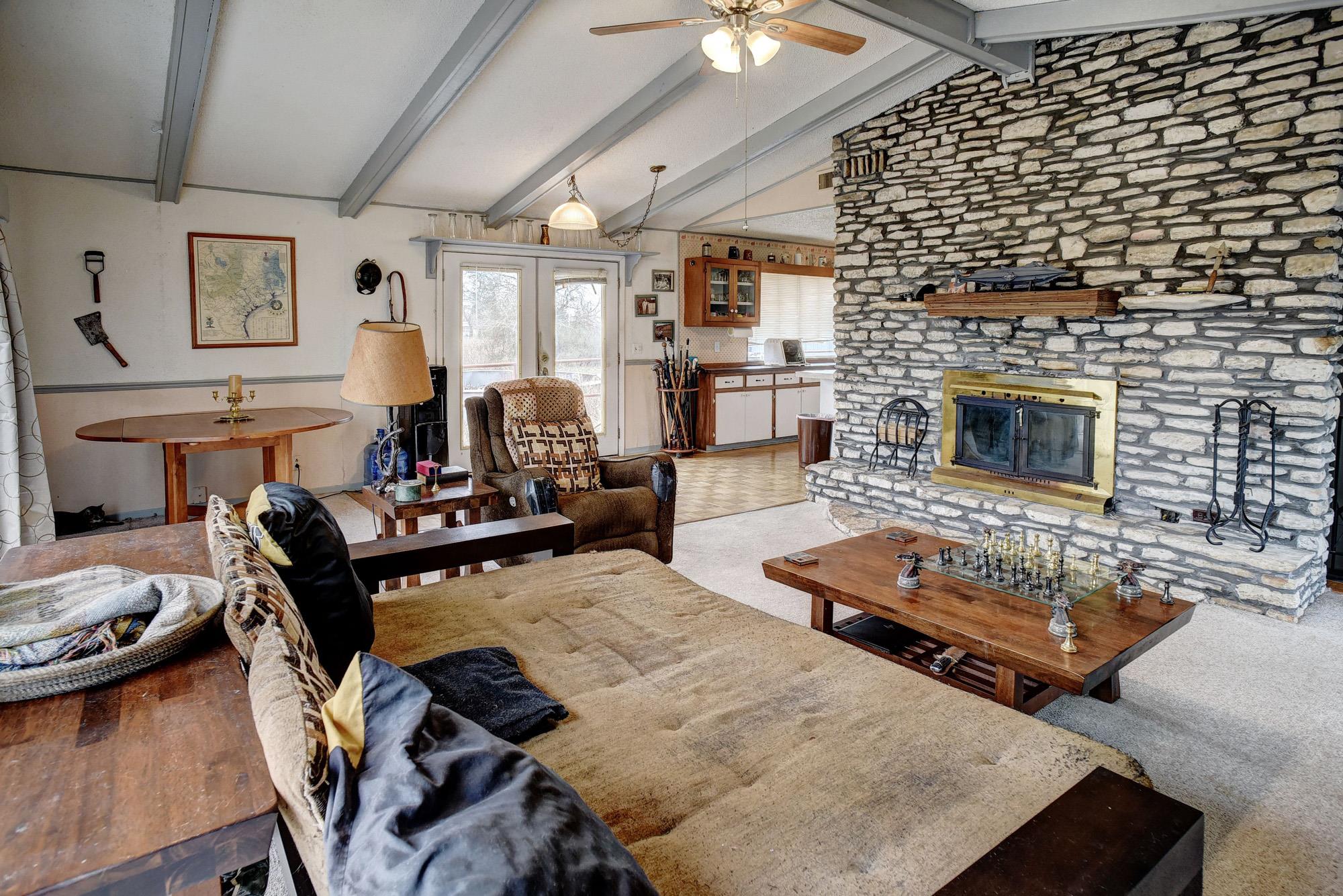 537 Leisure Ln, Cedar Creek, TX 78612