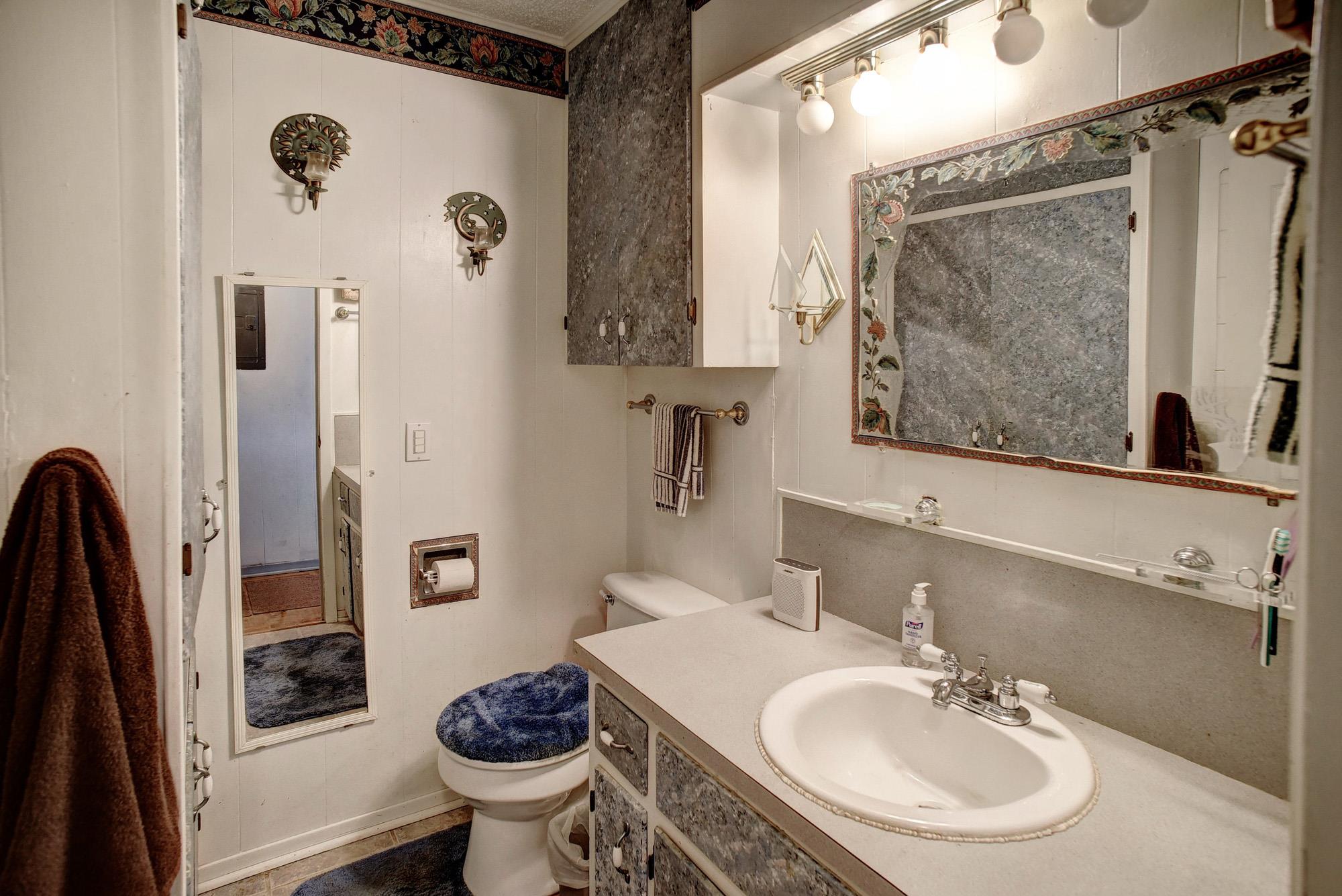 537 Leisure Ln, Cedar Creek, TX 78612