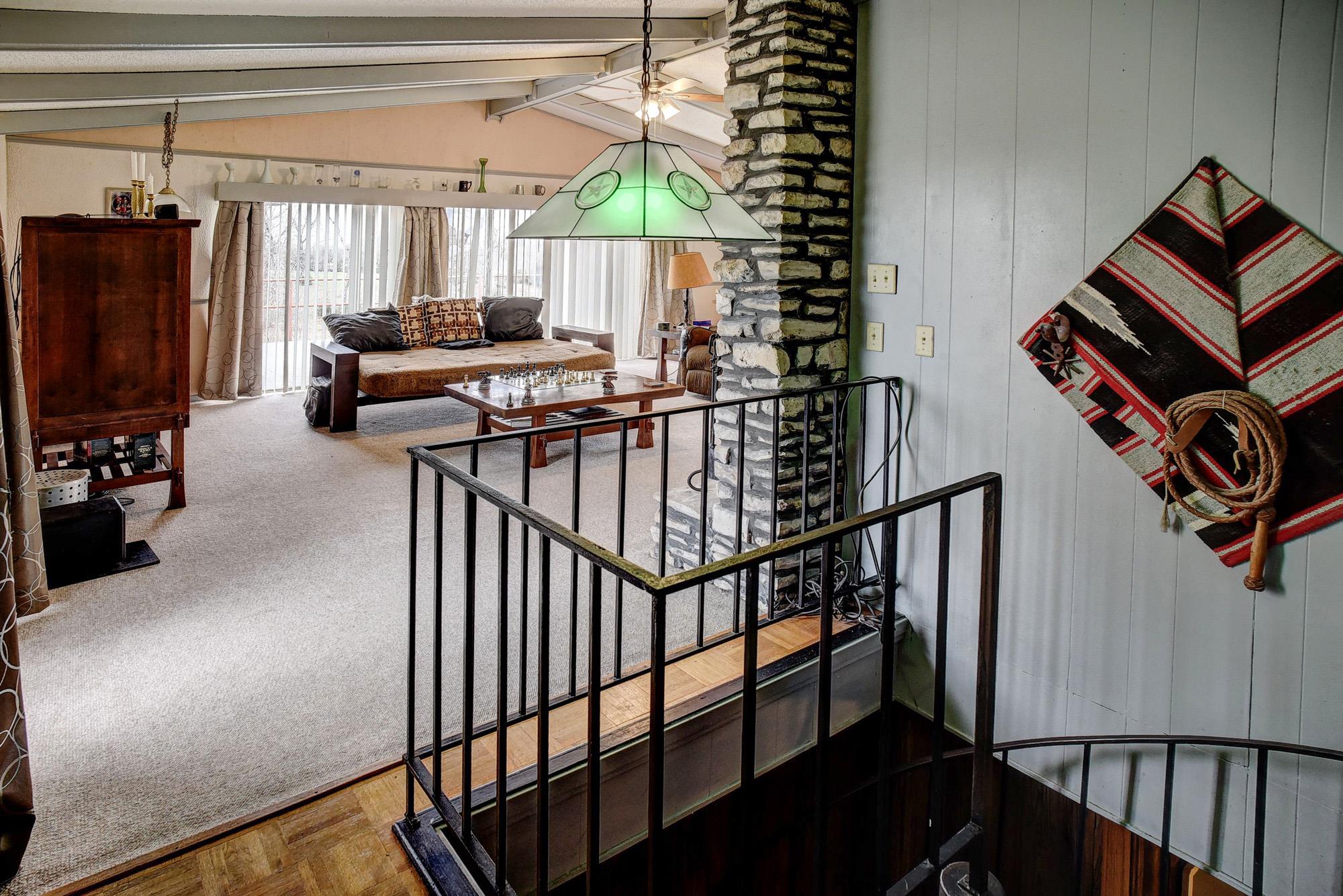 537 Leisure Ln, Cedar Creek, TX 78612