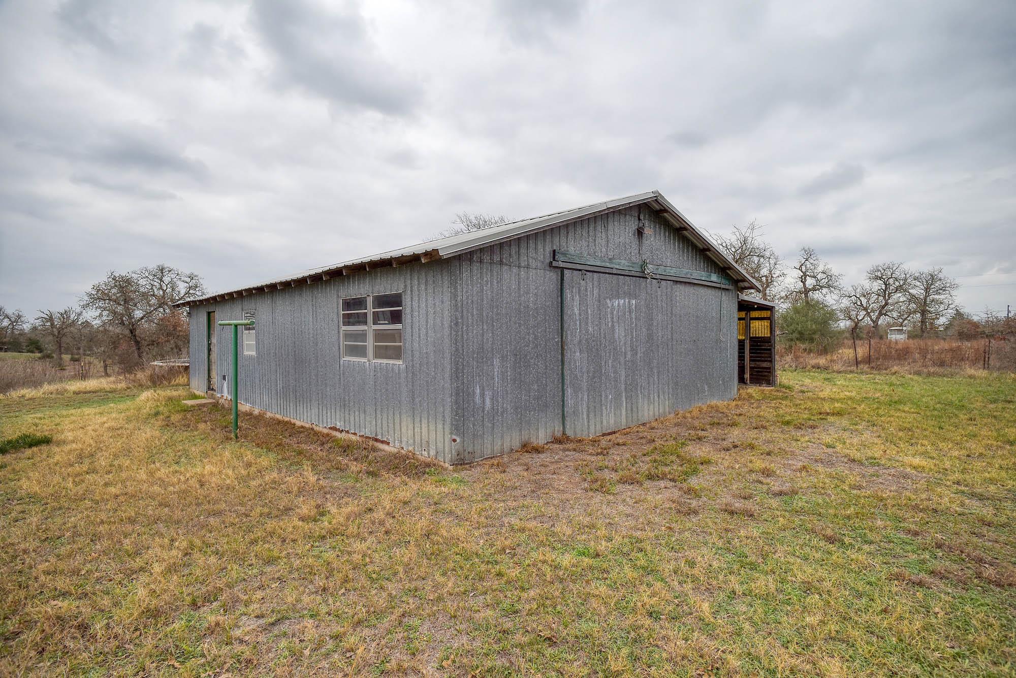 537 Leisure Ln, Cedar Creek, TX 78612