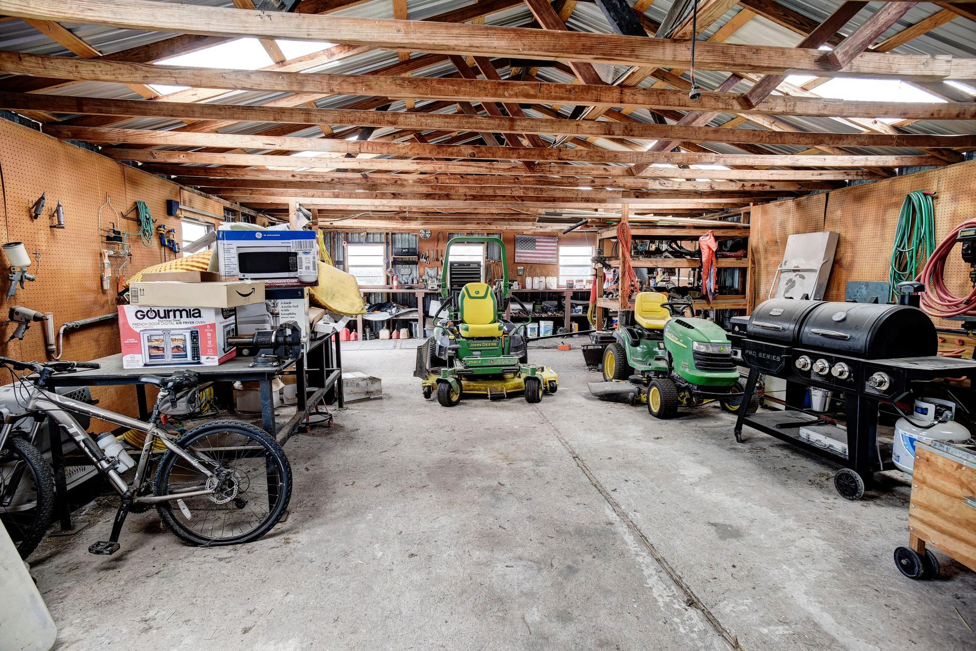 537 Leisure Ln, Cedar Creek, TX 78612