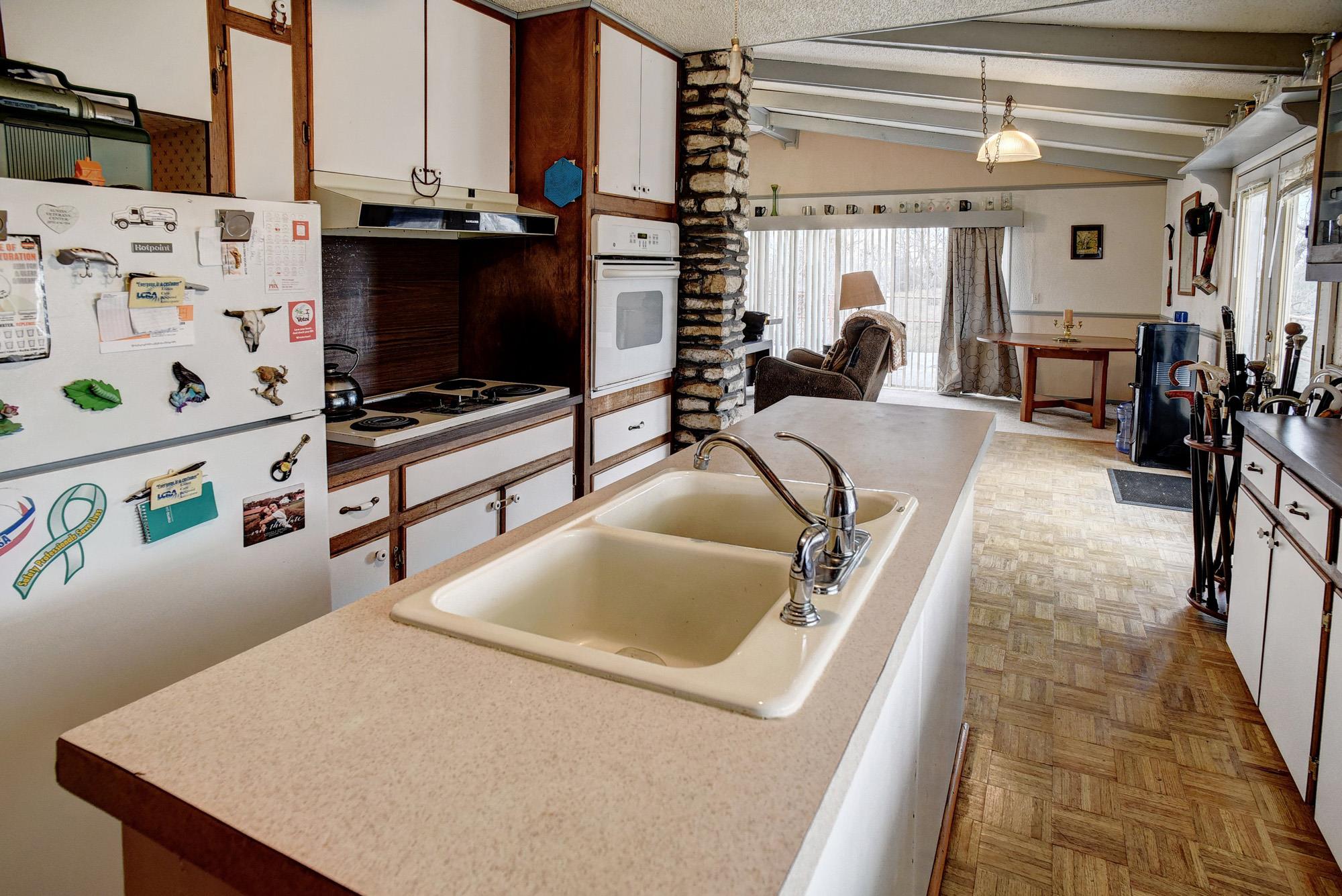 537 Leisure Ln, Cedar Creek, TX 78612