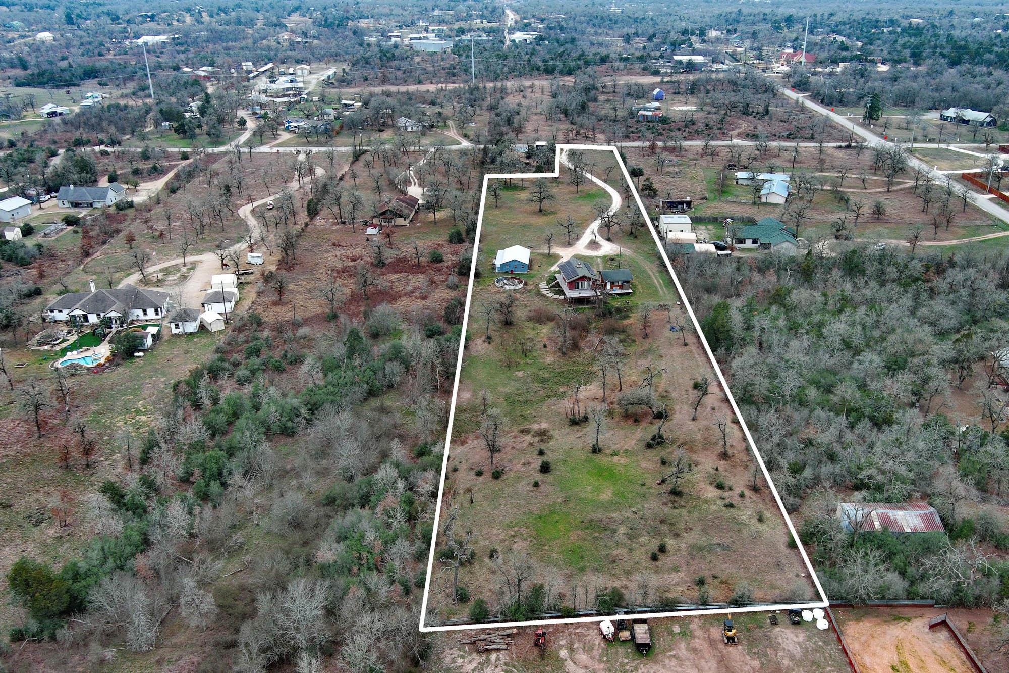 537 Leisure Ln, Cedar Creek, TX 78612