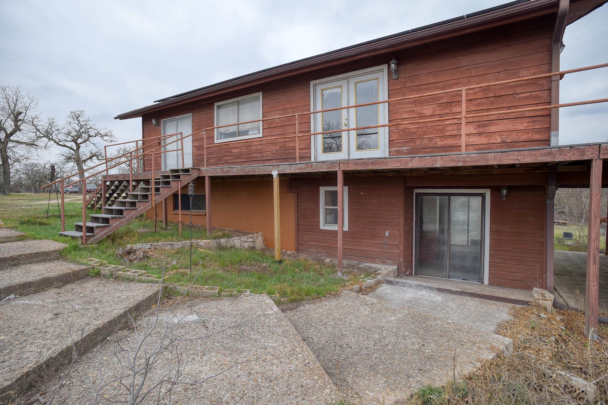 537 Leisure Ln, Cedar Creek, TX 78612