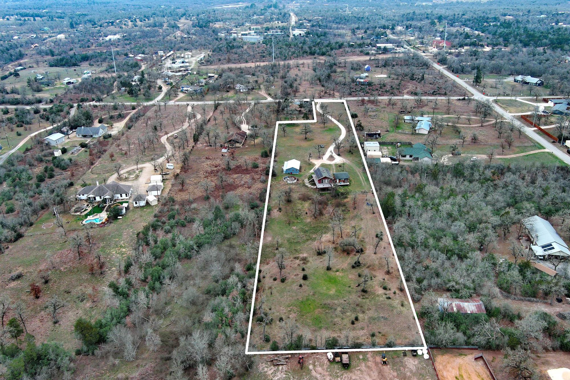 537 Leisure Ln, Cedar Creek, TX 78612