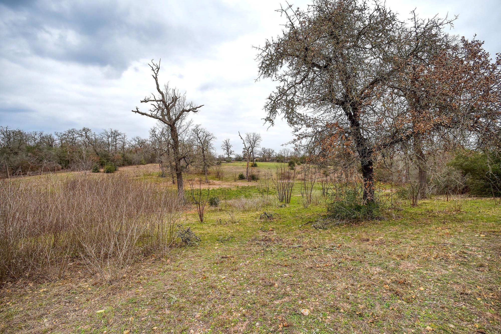 537 Leisure Ln, Cedar Creek, TX 78612