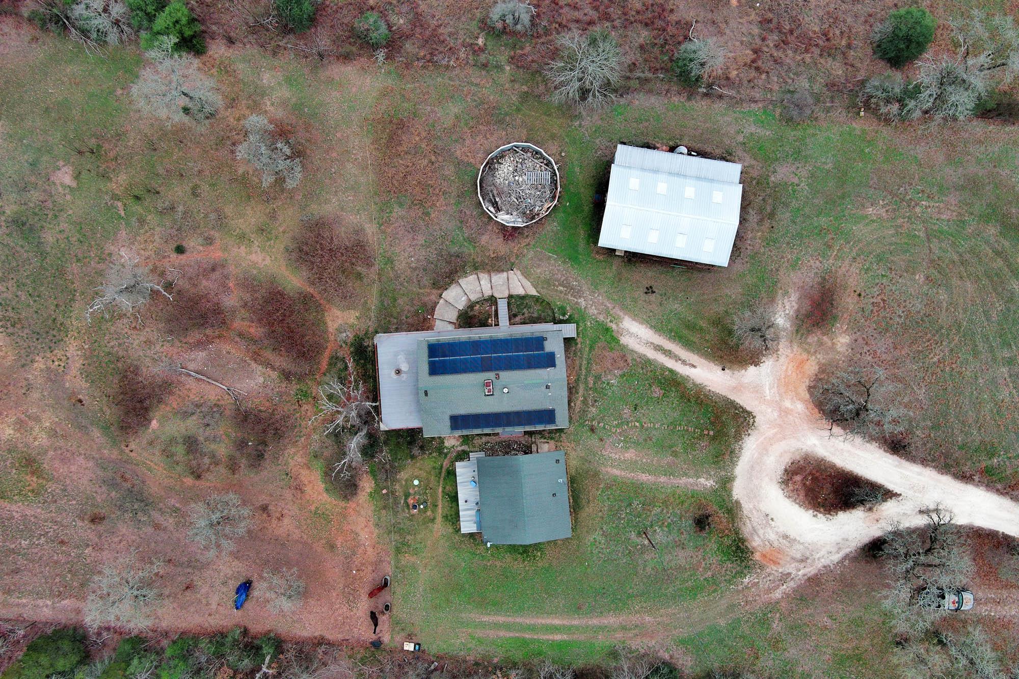 537 Leisure Ln, Cedar Creek, TX 78612