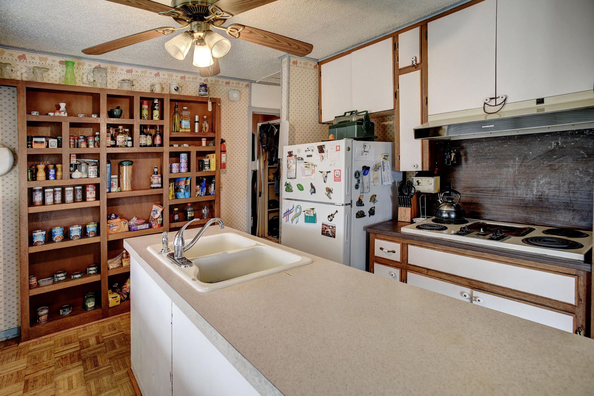 537 Leisure Ln, Cedar Creek, TX 78612