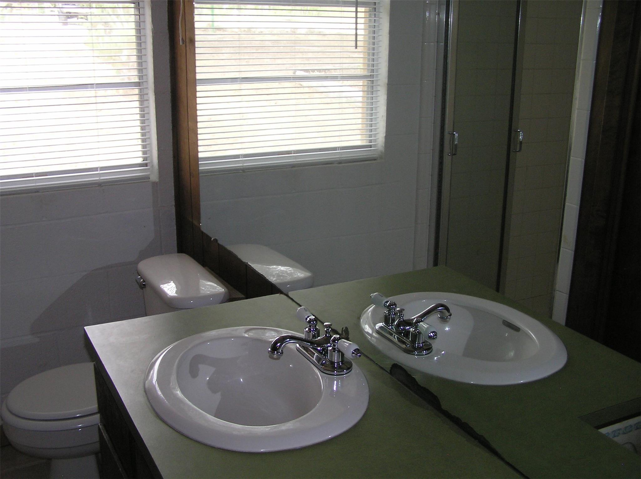 537 Leisure Ln, Cedar Creek, TX 78612