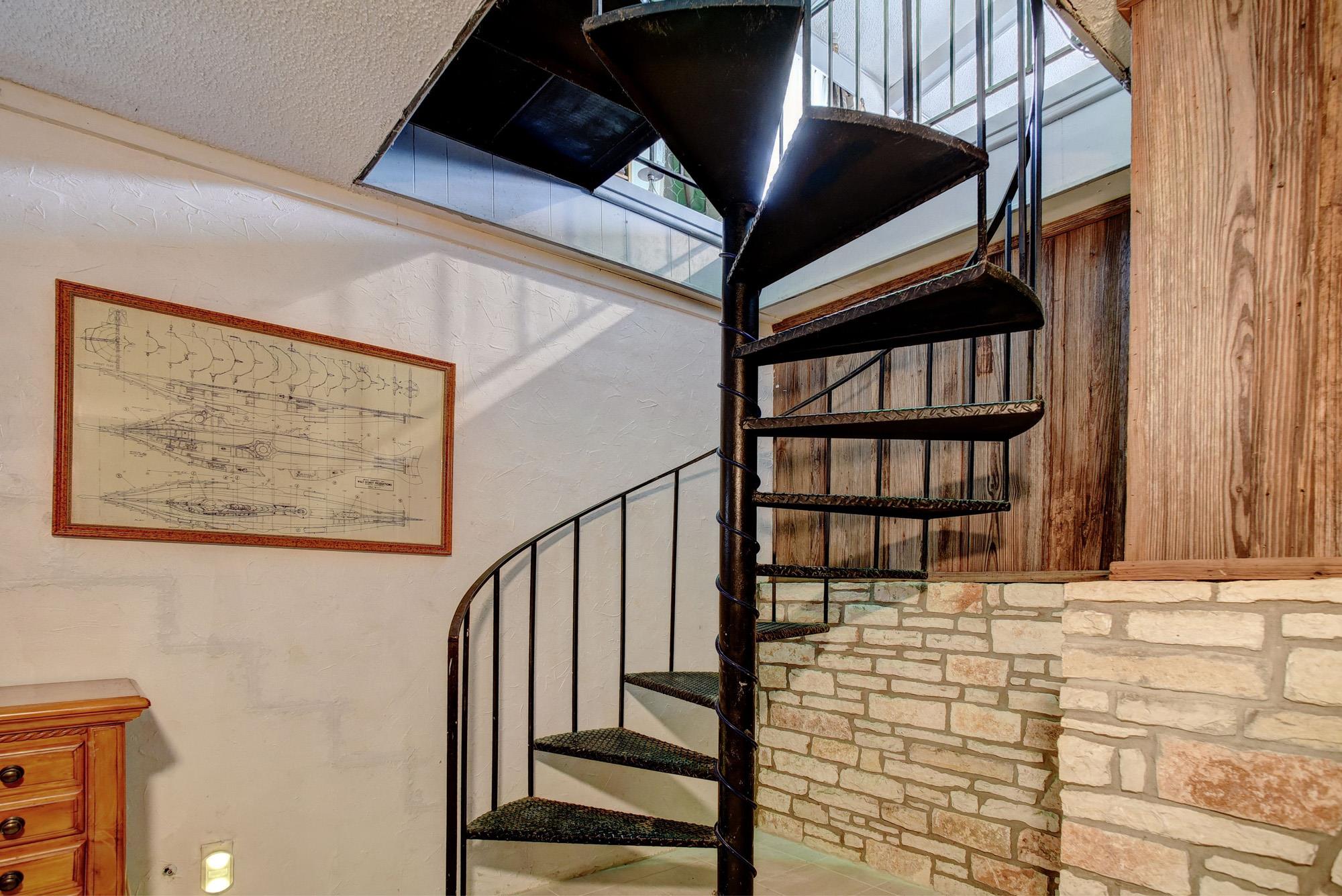 537 Leisure Ln, Cedar Creek, TX 78612