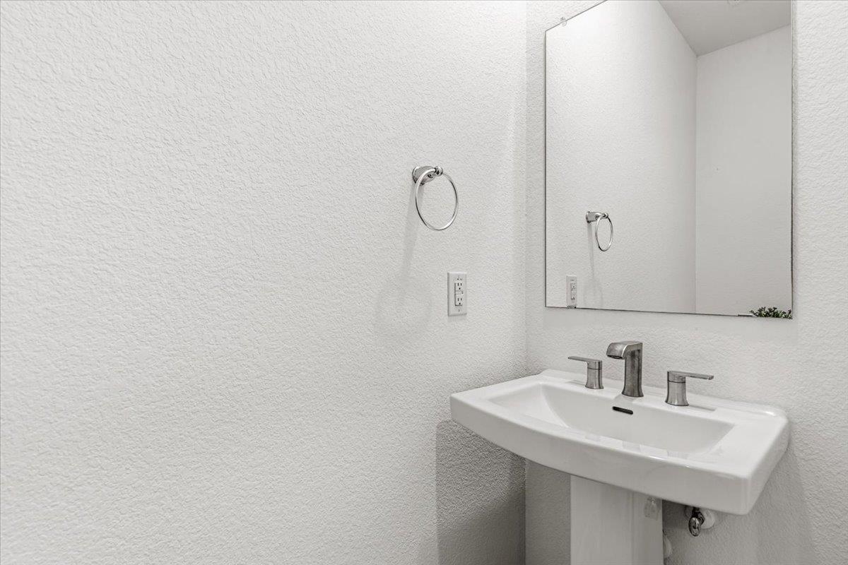 13619 Long Island Dr, Pflugerville, TX 78660