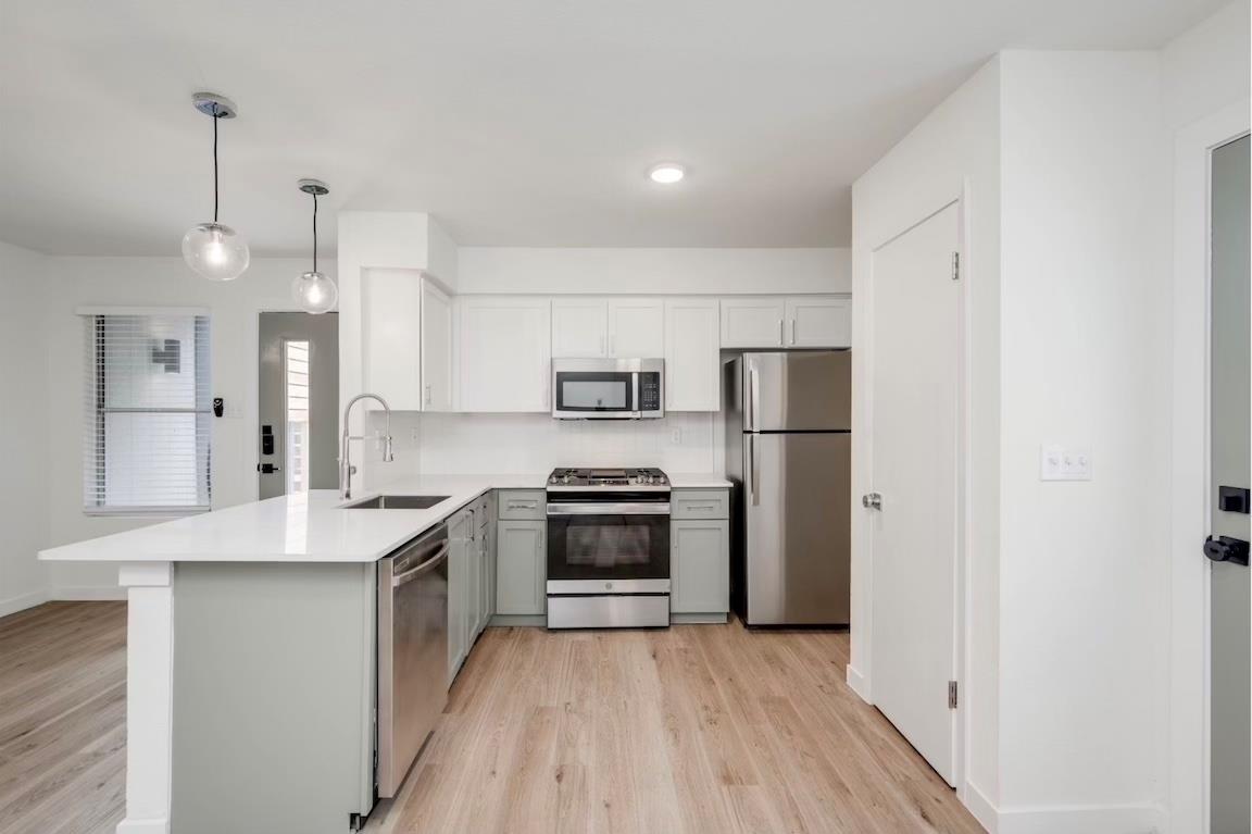 906 Airoso Cv # D, Austin, TX 78745