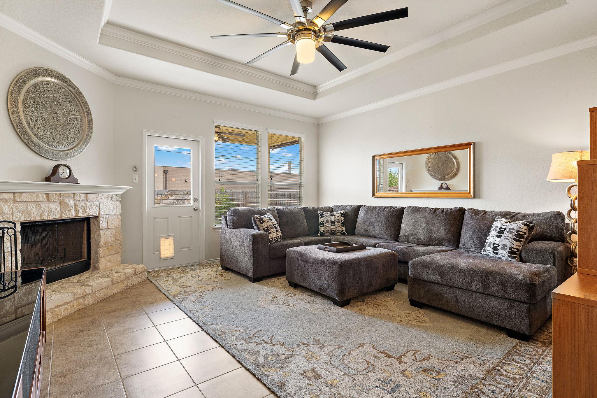 528 Hoot Owl Ln S, Leander, TX 78641