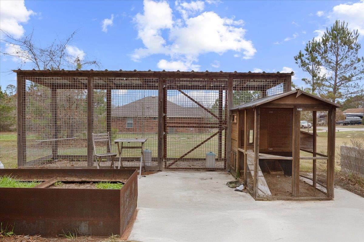 207 Cardinal Loop, Paige, TX 78659