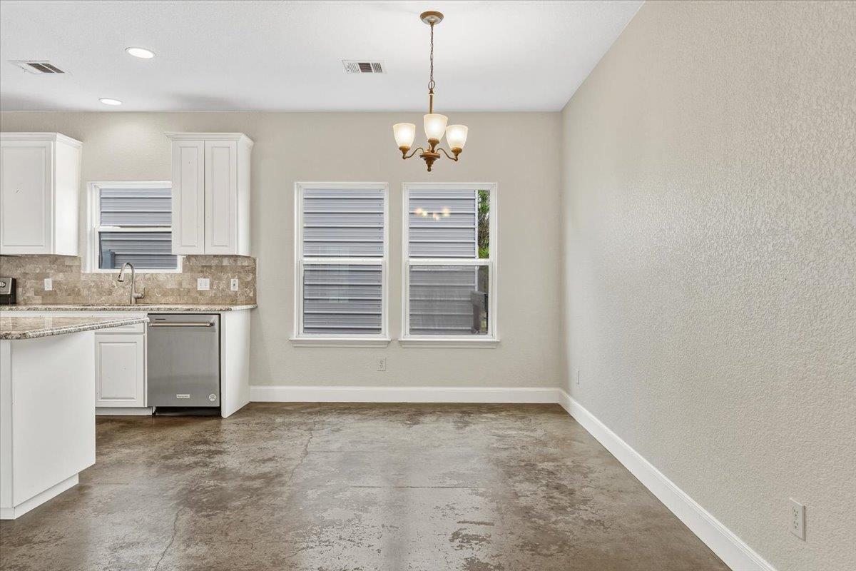 207 Cardinal Loop, Paige, TX 78659