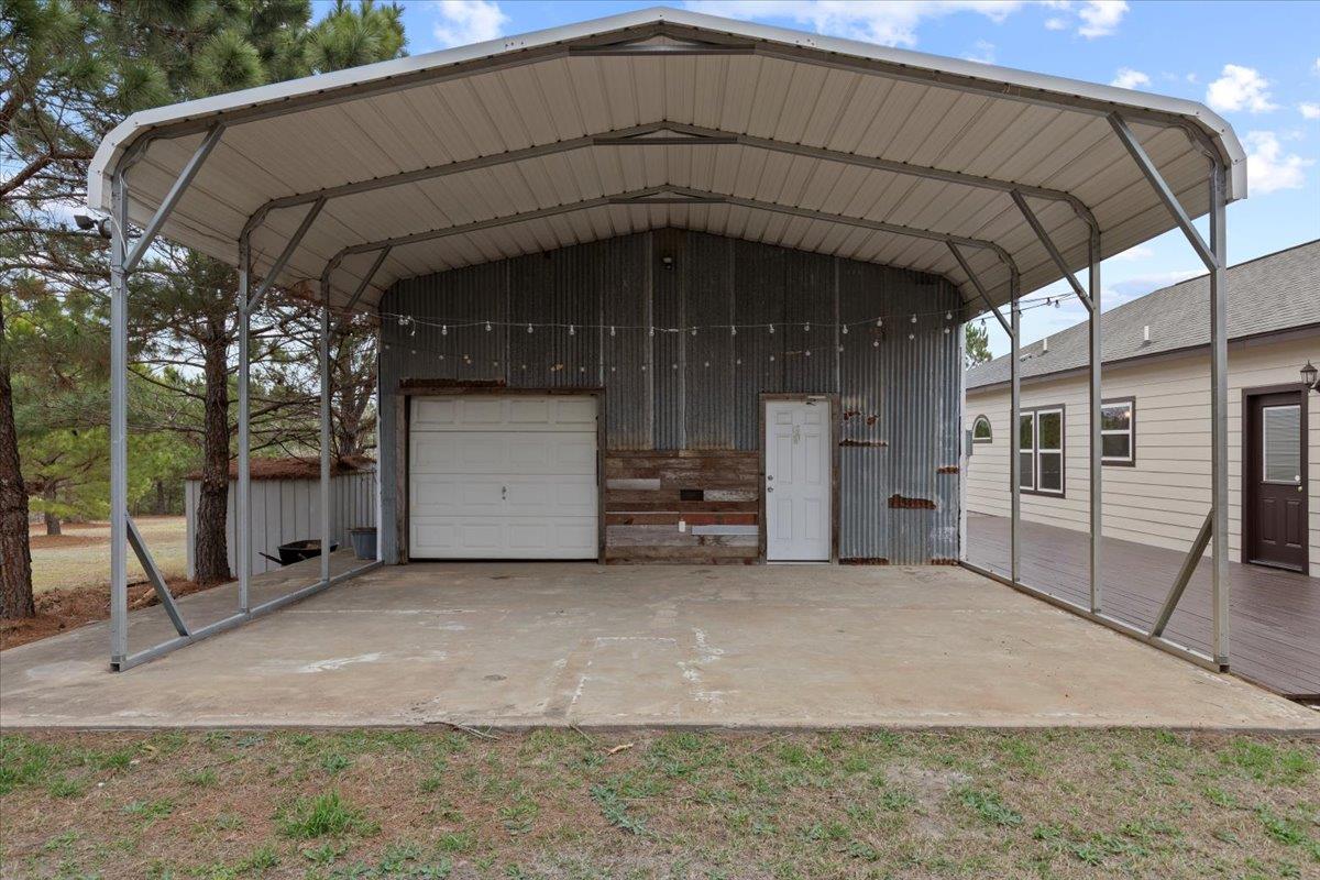 207 Cardinal Loop, Paige, TX 78659
